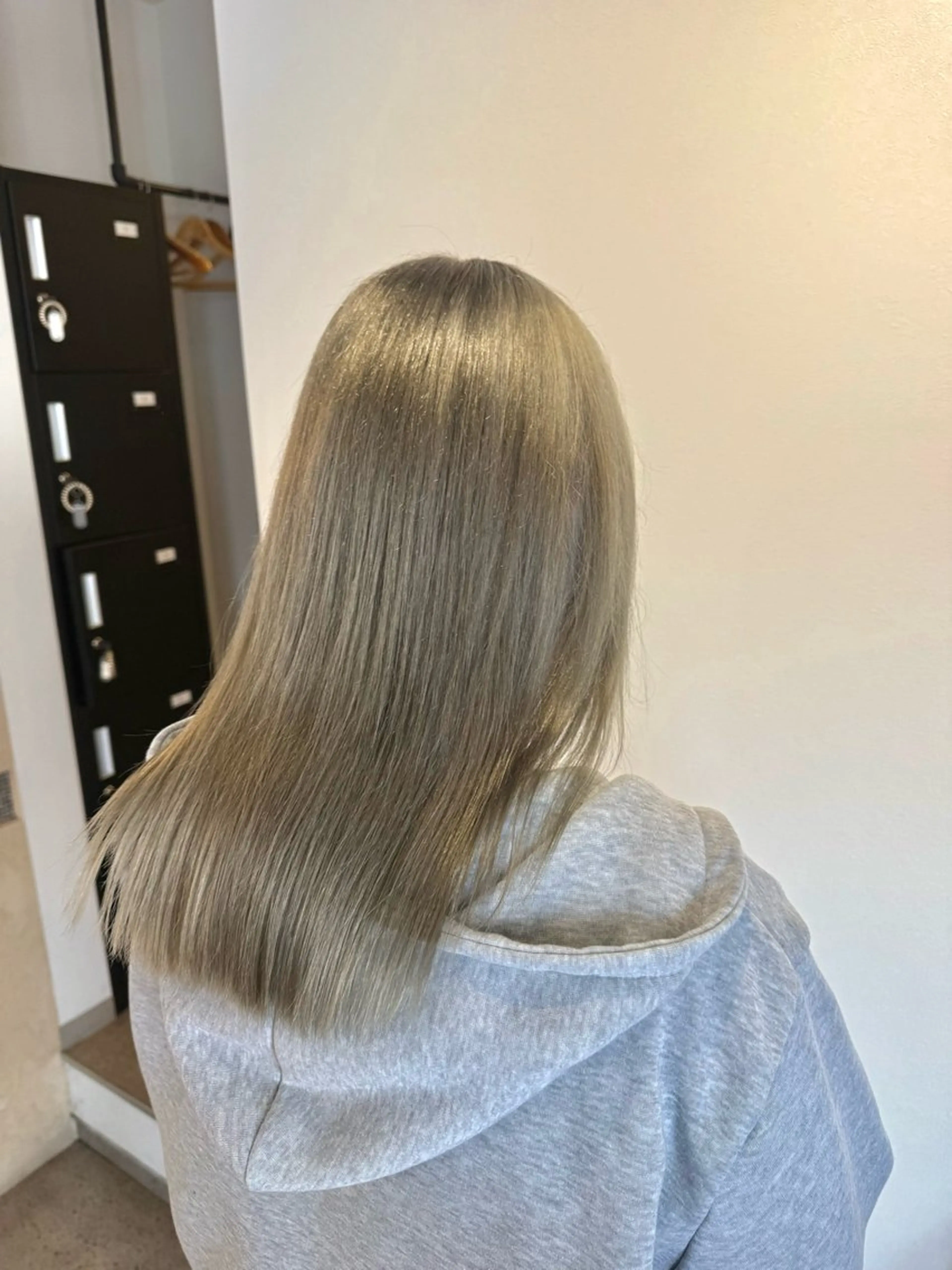 ミディアム 明 (めい)のヘアスタイル