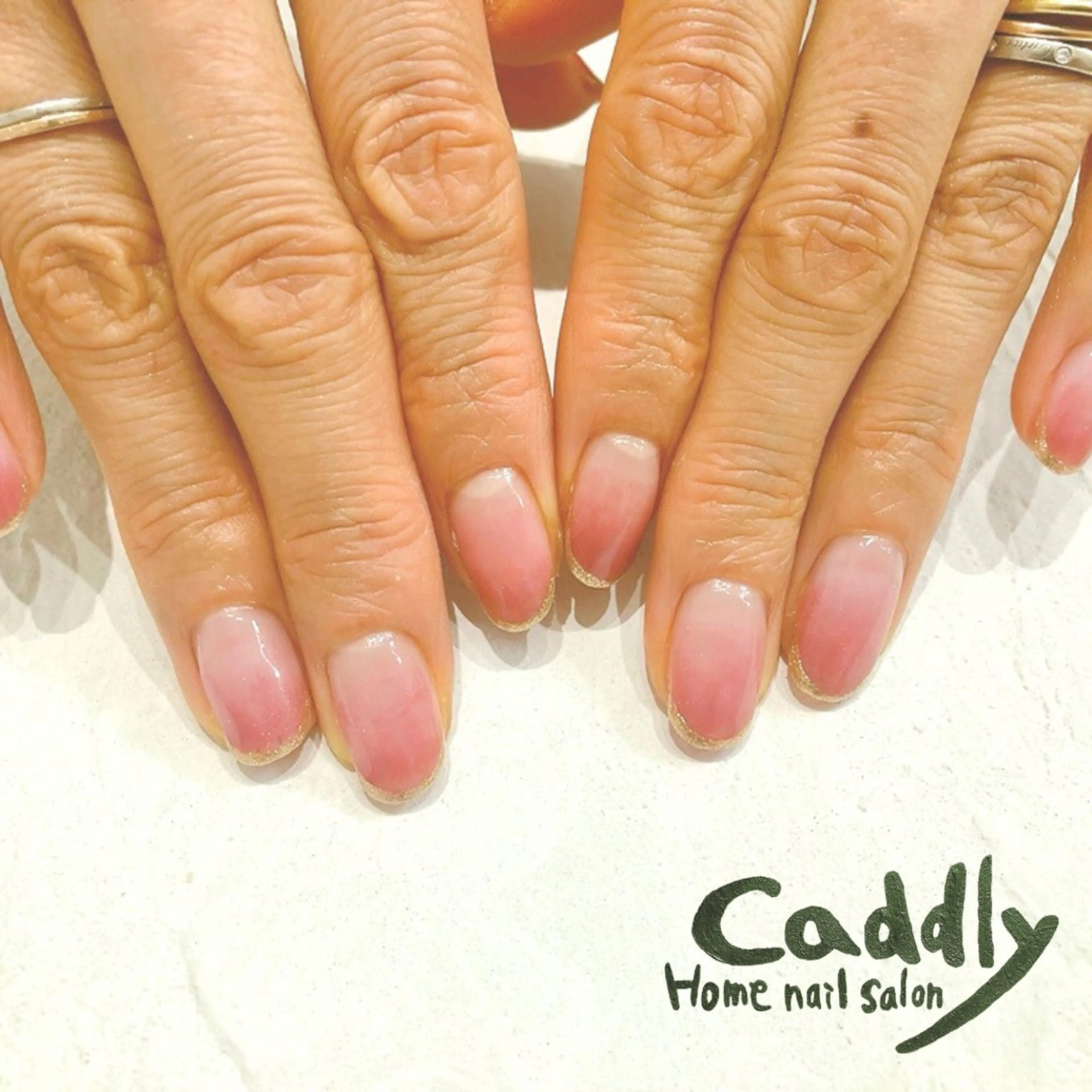 ネイル 桜ネイル フレンチネイル ゴールド グラデーション マグネットネイル caddly naoのネイルデザイン