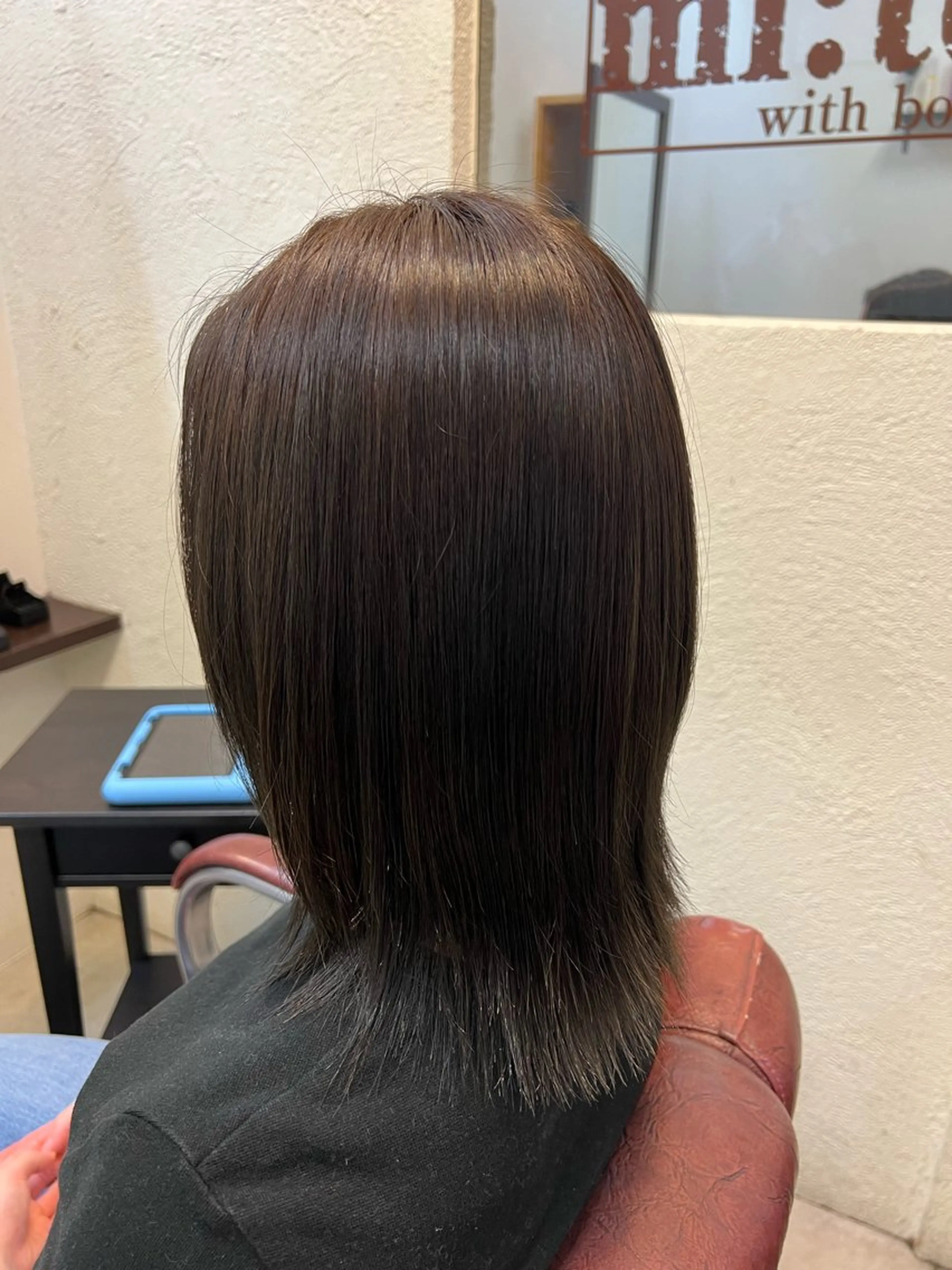 ミディアム 吉岡 なみのヘアスタイル