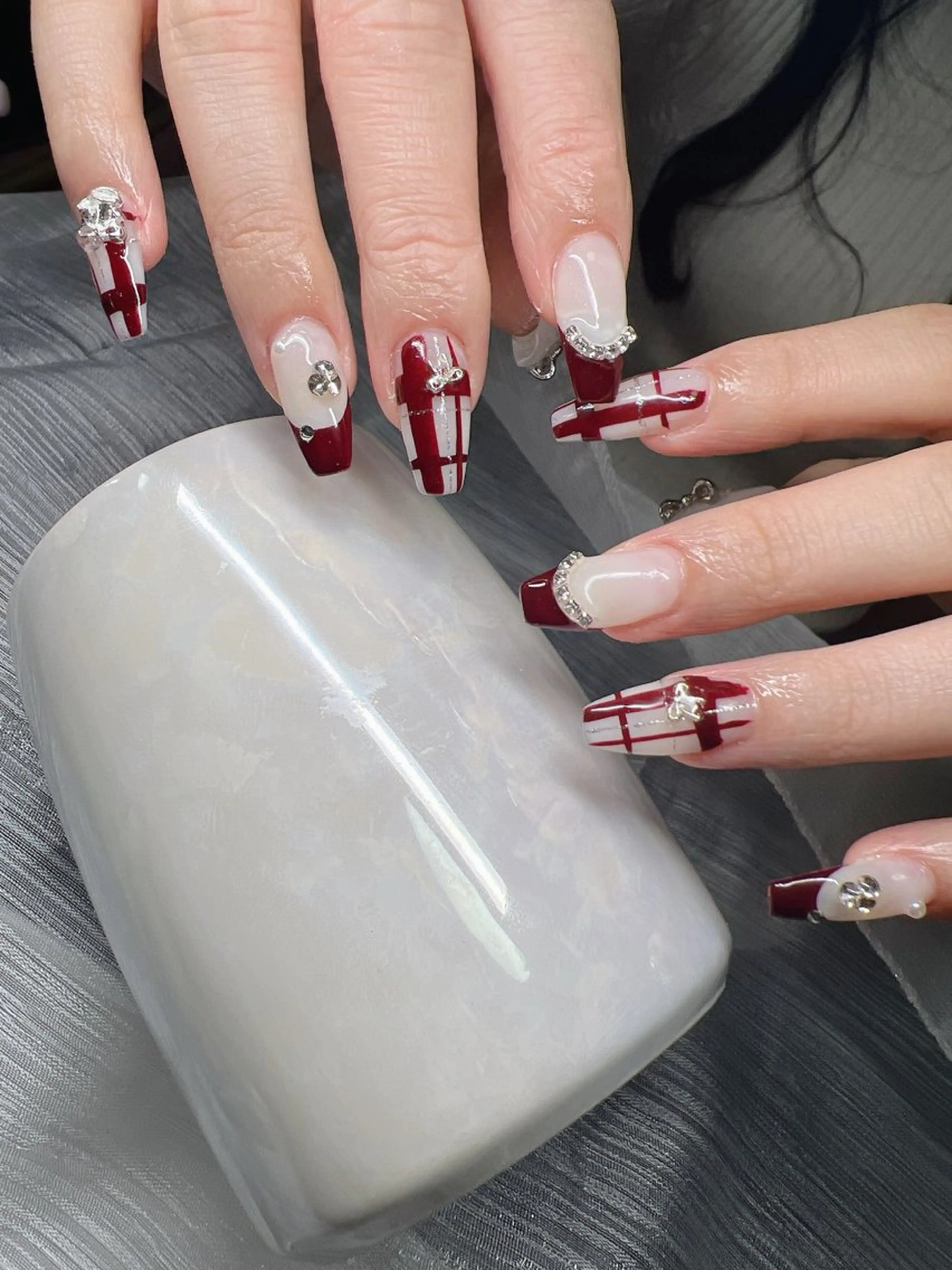 ネイル オーロラネイル チークネイル 長さ出し フットネイル フレンチネイル ハンドネイル Lee Nailsのネイルデザイン