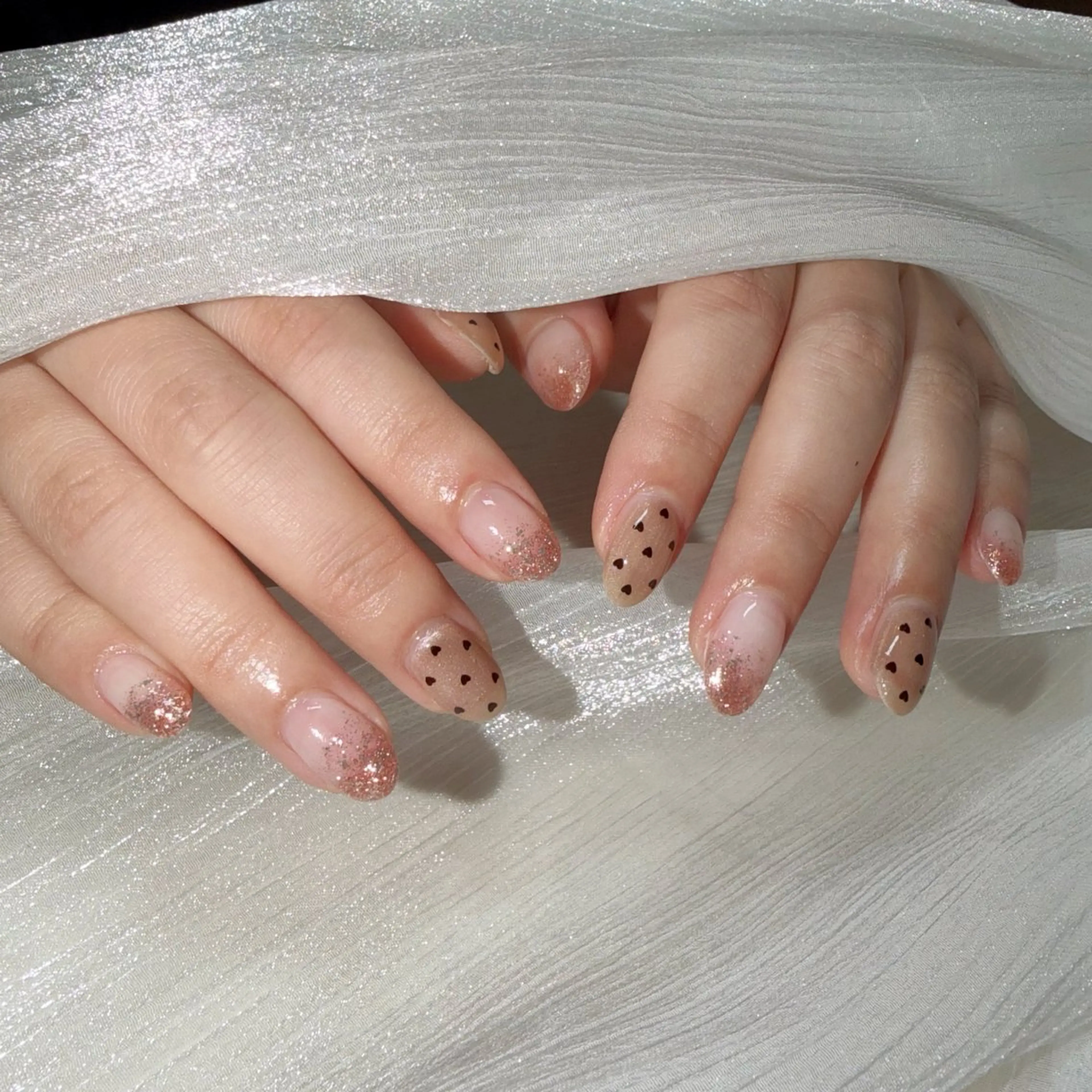 ネイル ドット ハート ホログラムネイル Nailsalon Ka pilina所属・Kapilina🌺 MOMOのネイルデザイン