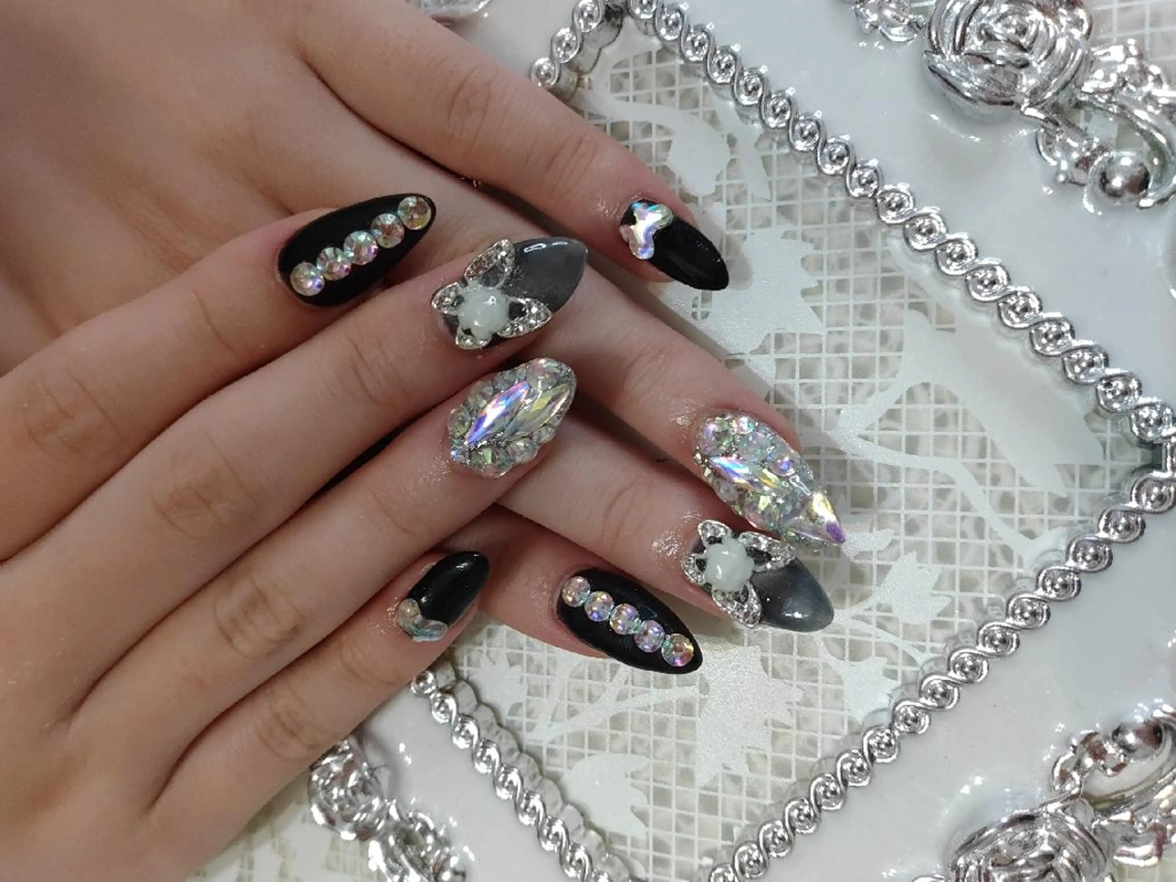 ネイル エステとネイル ローズコンフォートのネイルデザイン