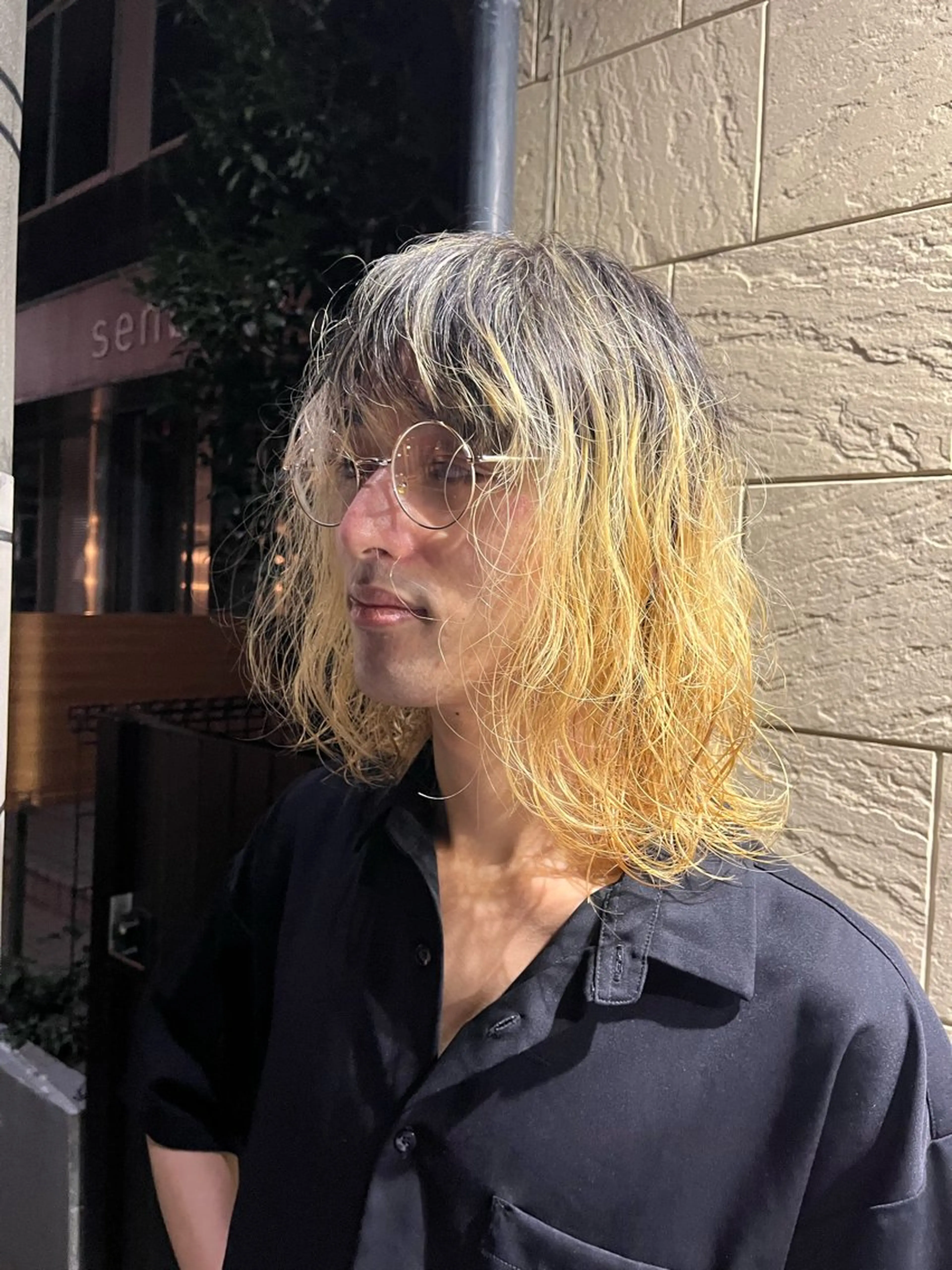 カラー ブリーチ ハイライトカラー ヘアカラー COME HAIR カイのヘアスタイル