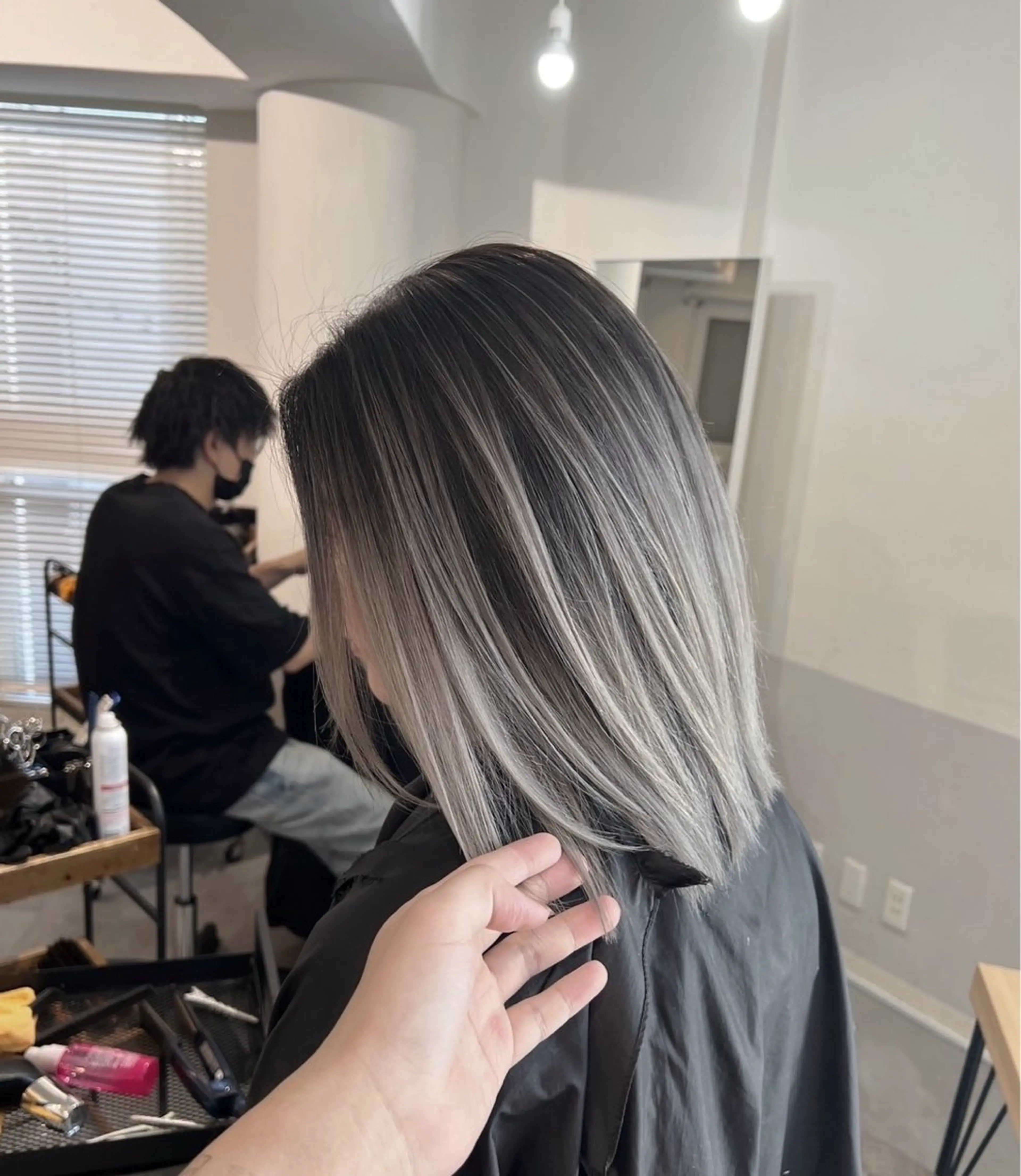 ショート カラー バレイヤージュ シルバー ホワイトシルバー レイヤーカット ヘアカラー トリートメント 指名数No.1 /NAOYAのヘアスタイル