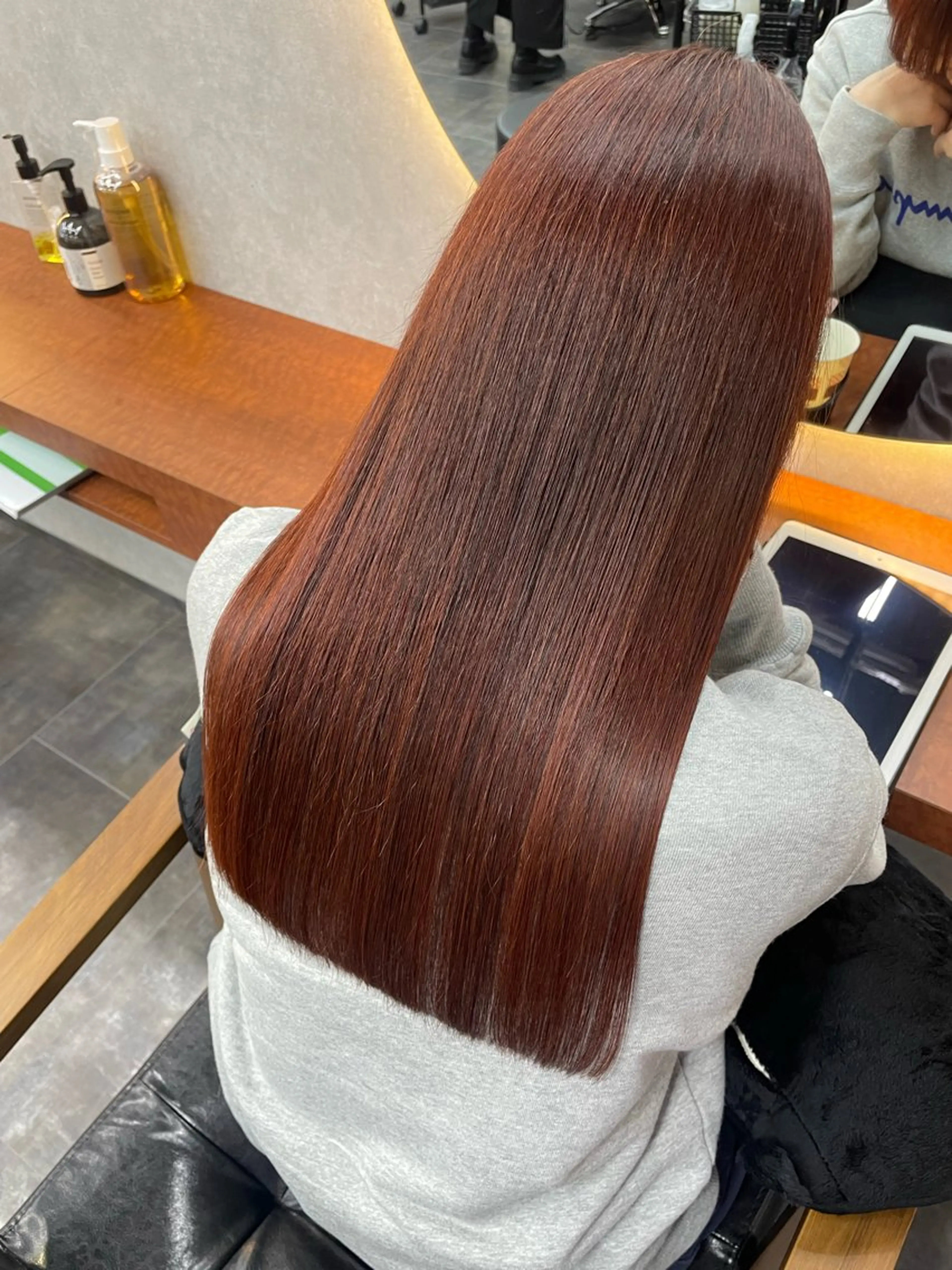 セミロング 佐藤 菜穂のヘアスタイル