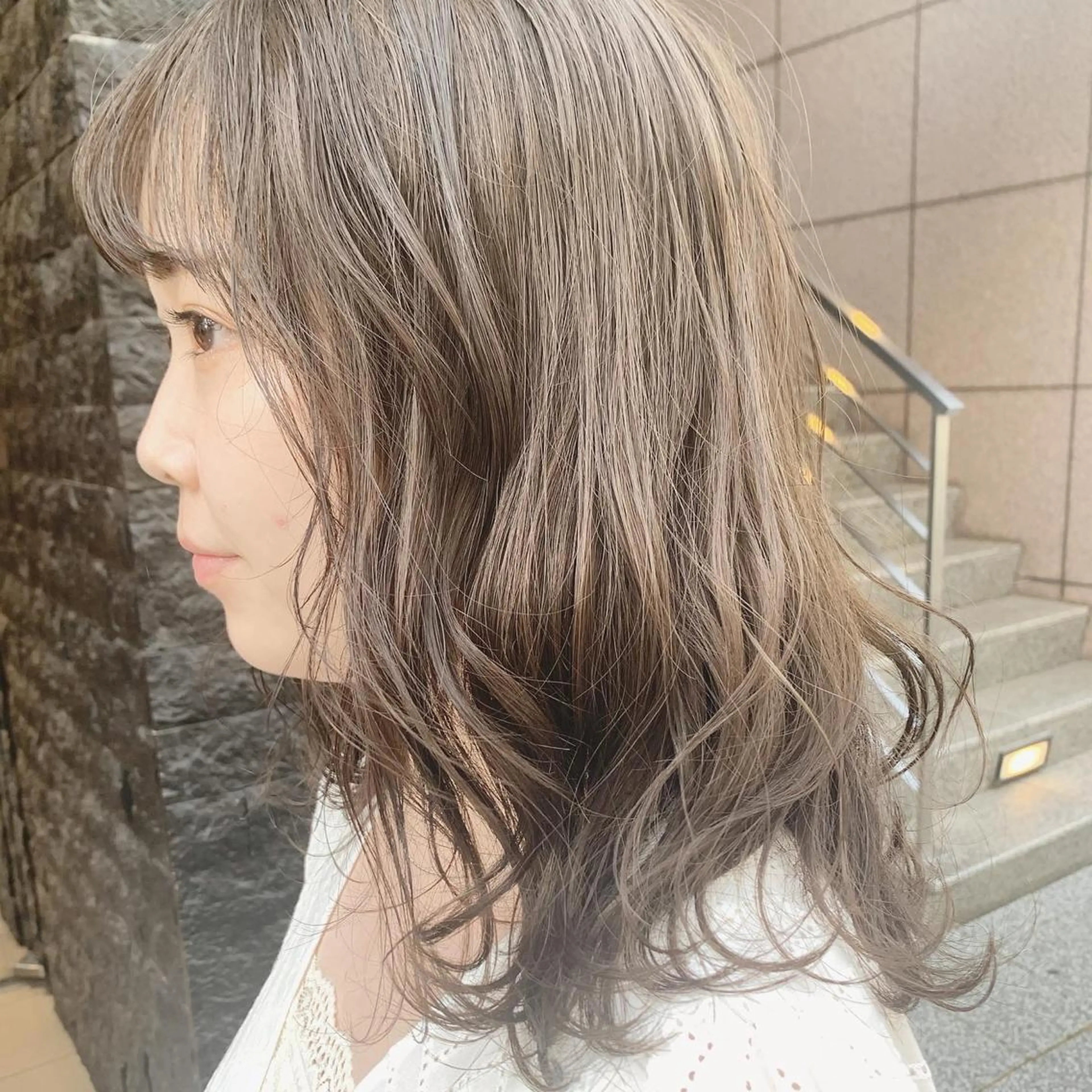 ミディアム カラー ハイトーンボブ 前田 表参道　グレージュのヘアスタイル
