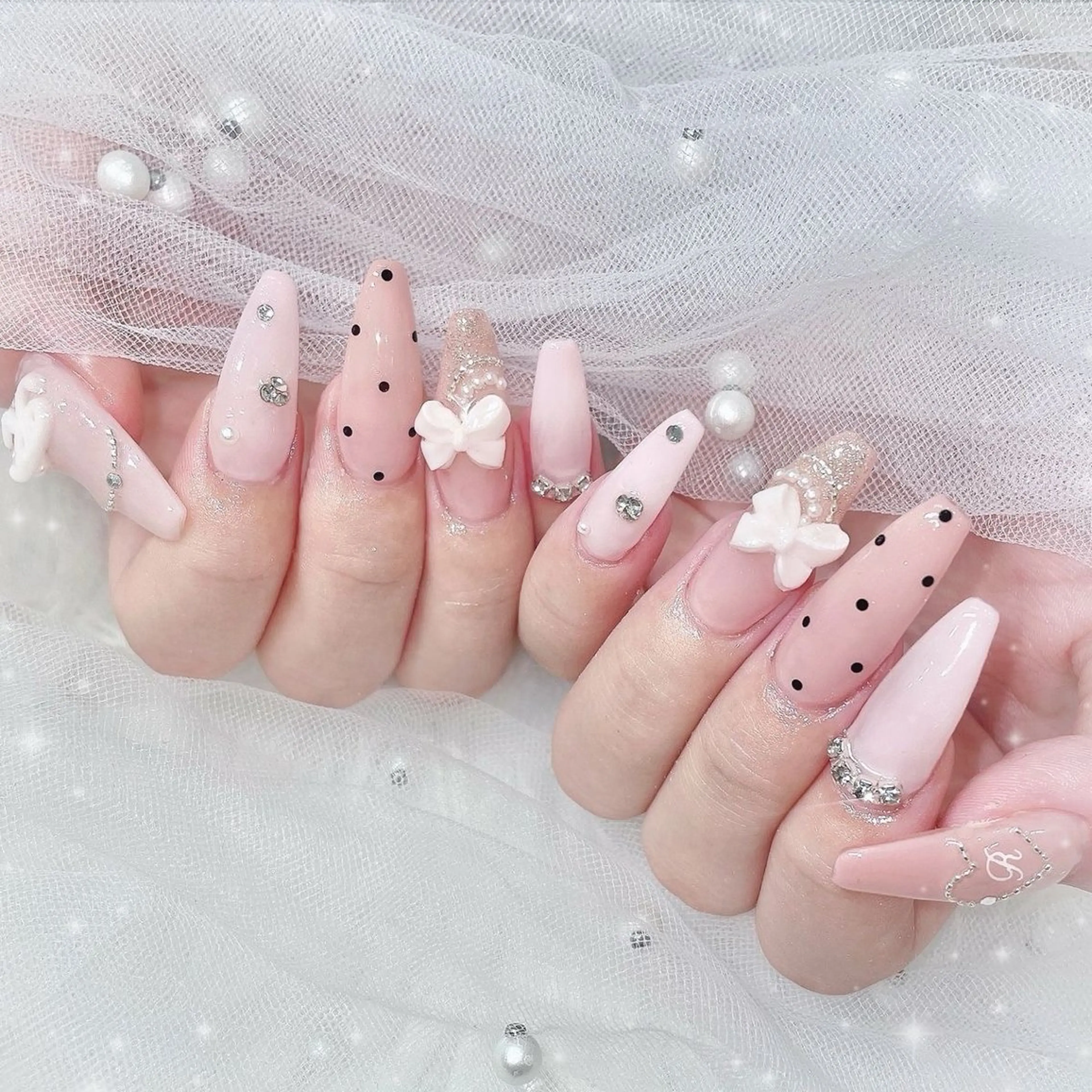 カラー グラデーションカラー ピンクカラー ハンドネイル AIN Nailのネイルデザイン