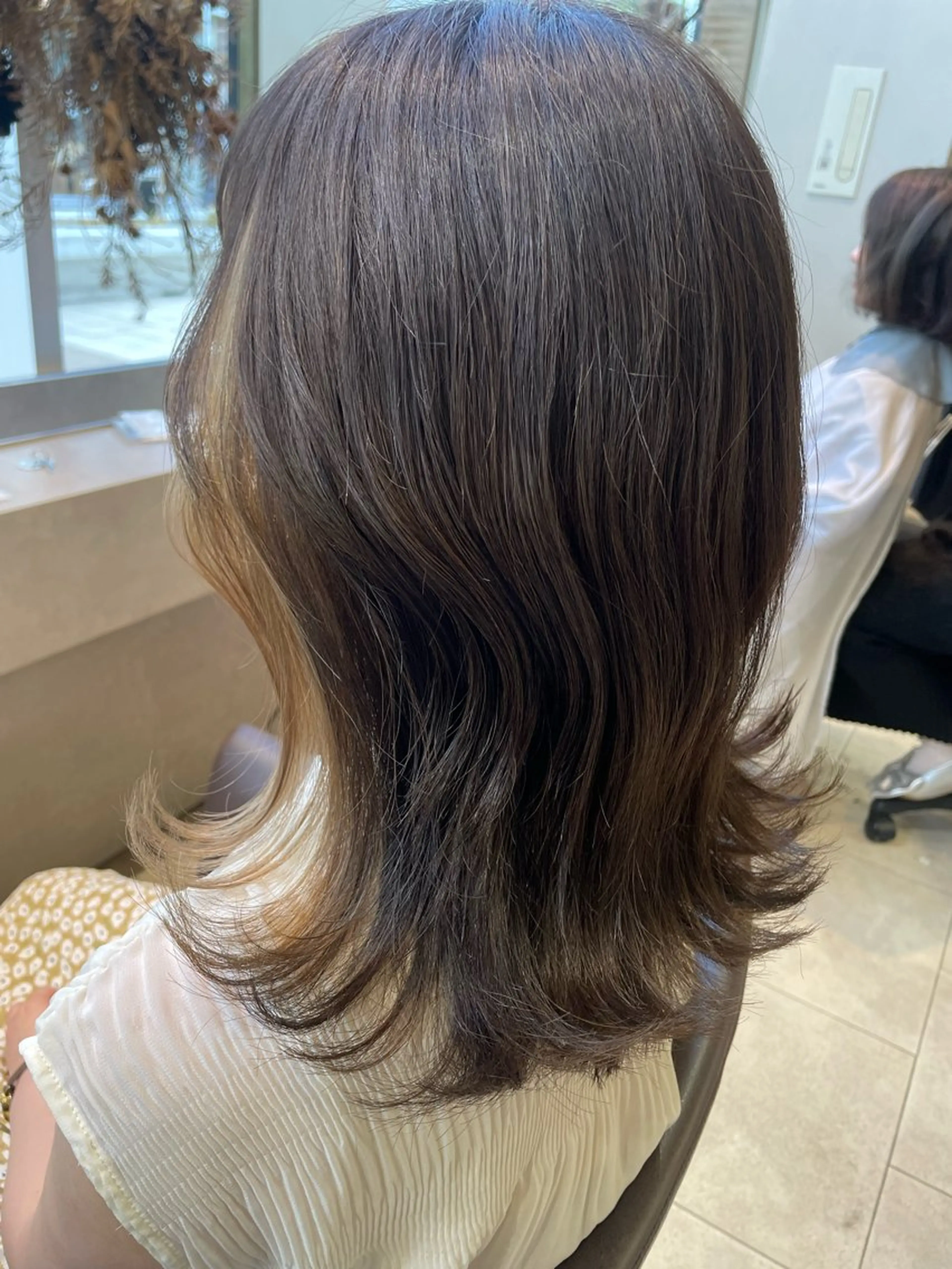 セミロング カラー 原 萌香のヘアスタイル