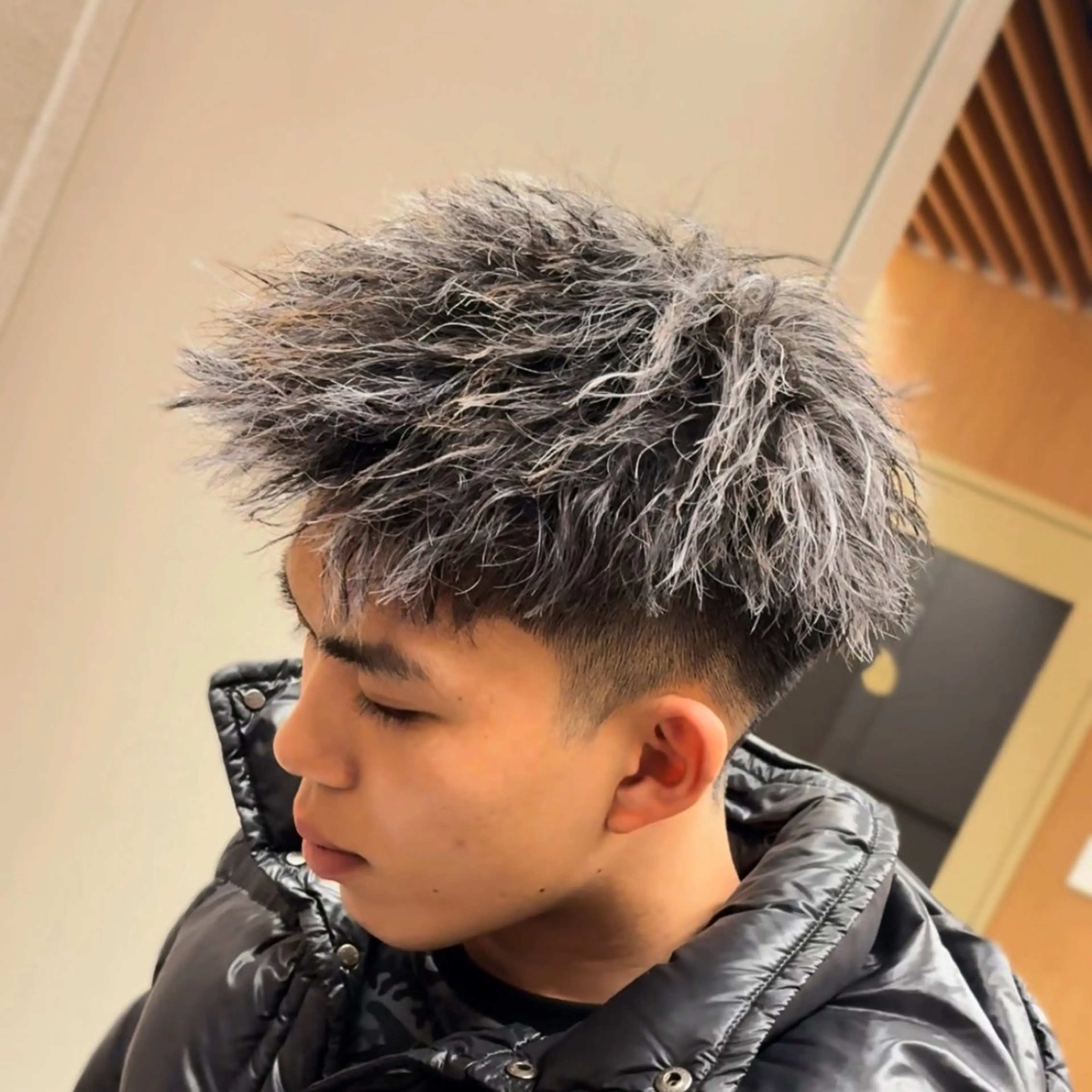 ☦︎︎メンズ限定☦︎︎【🖤 𝔚𝔥𝔦𝔱𝔢 𝔪𝔢𝔰𝔥🤍】カット無しホワイトメッシュ➕パーマ➕セット🐺の写真