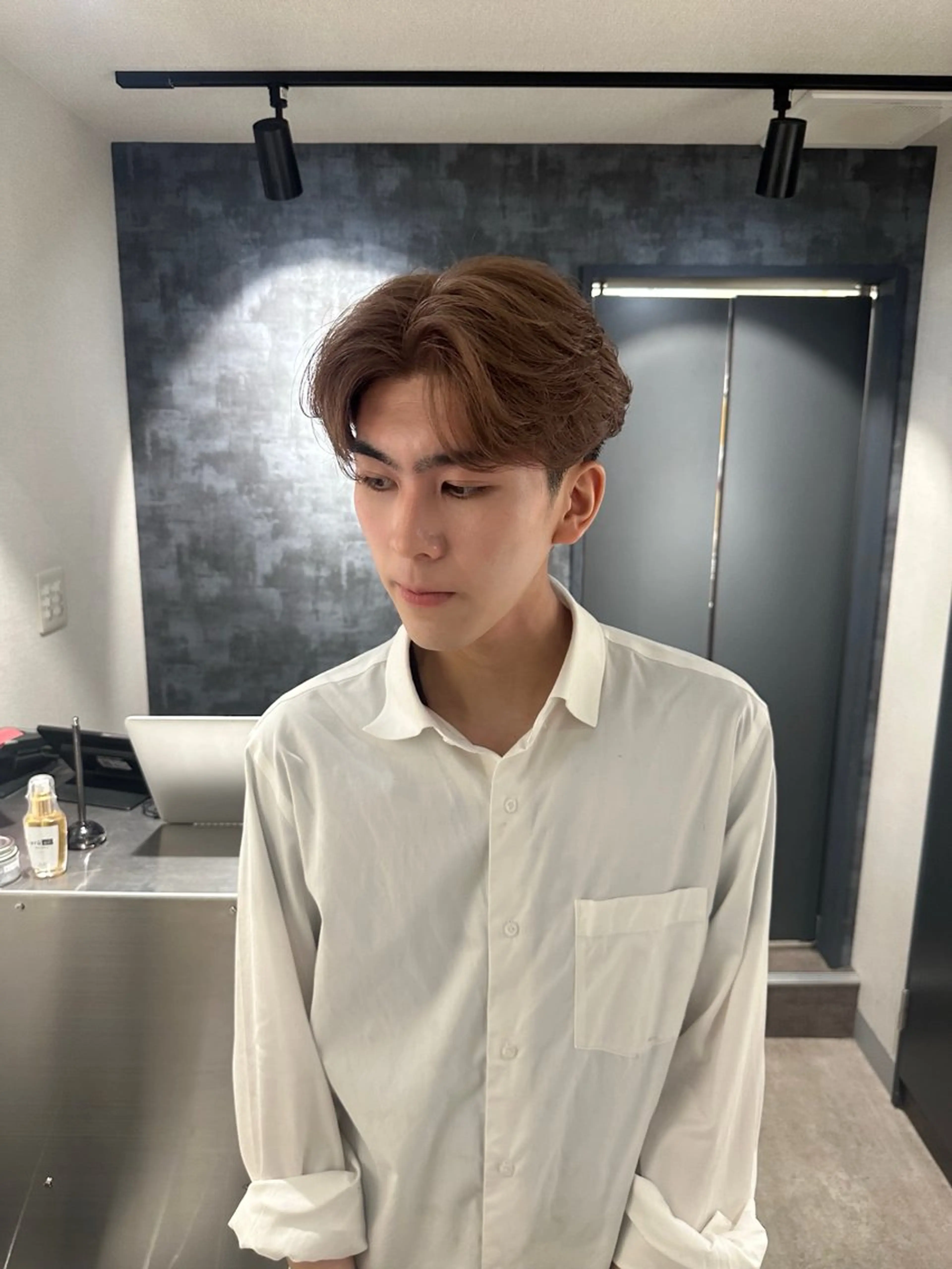 ミディアム カラー メンズ メンズブリーチ ブリーチ カット ヘアカラー トリートメント 💈原宿指名No.1 センターパート💈のヘアスタイル