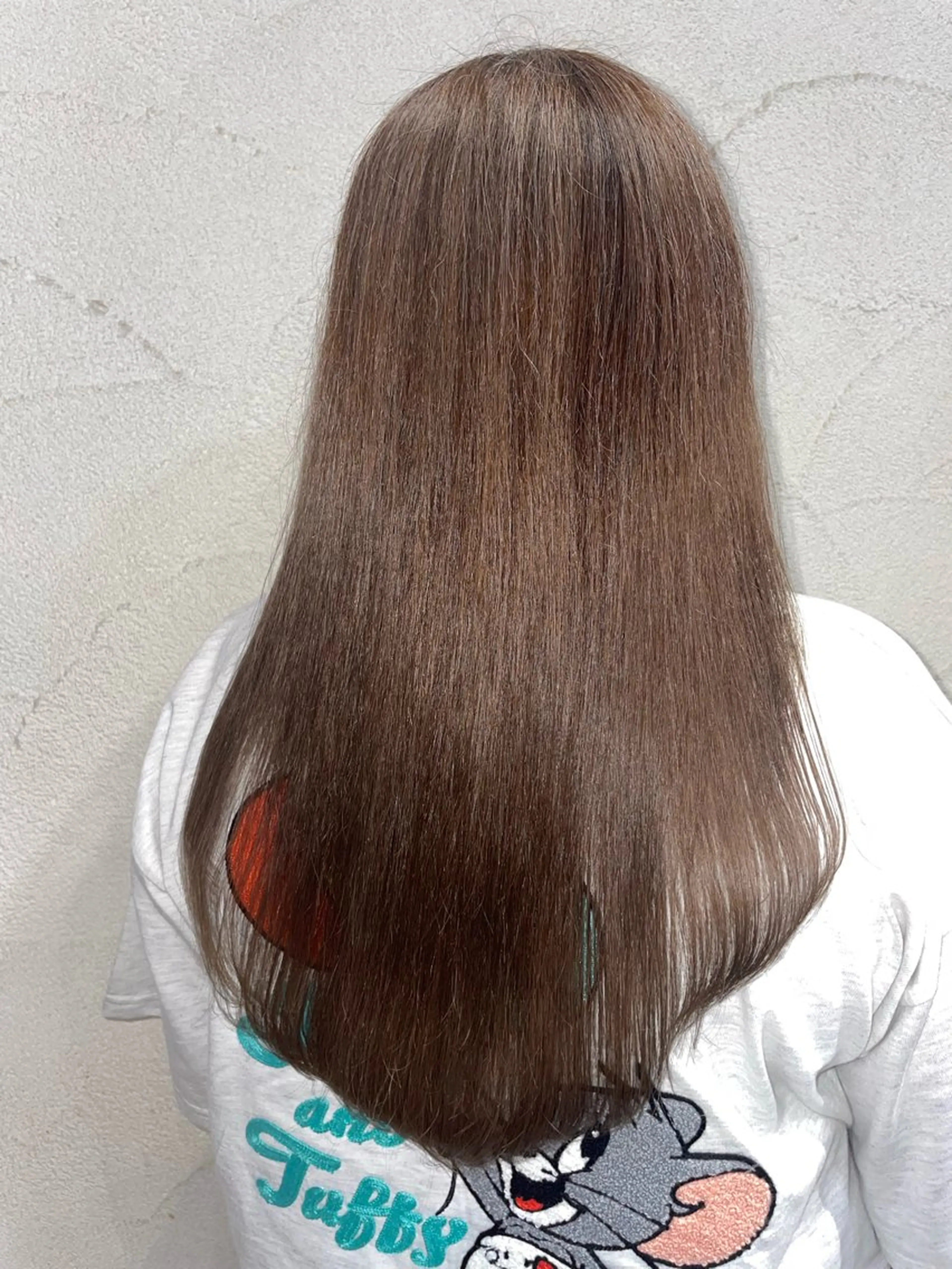 ロング カラー ベージュカラー ミルクティーベージュ 大塚 友茉のヘアスタイル