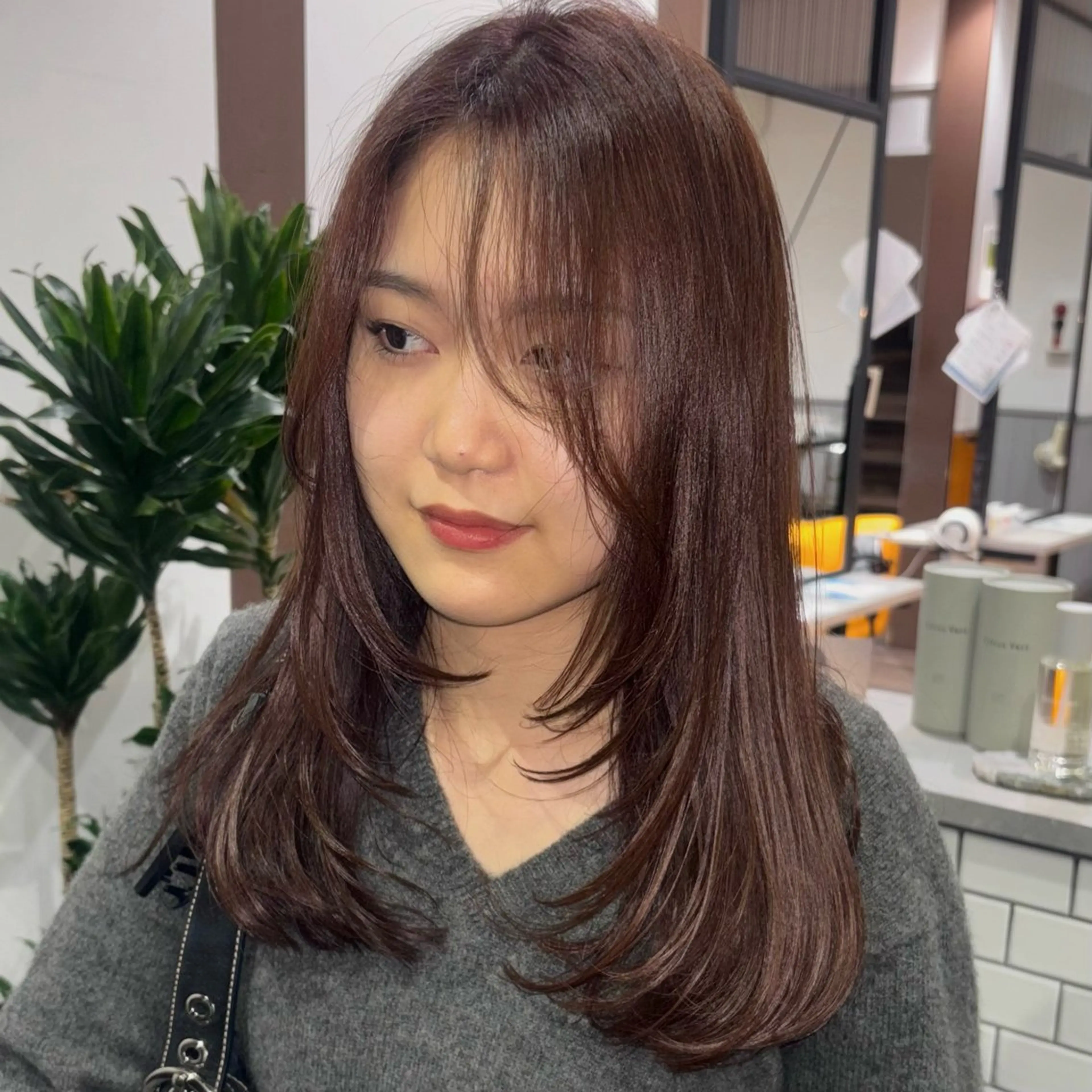 セミロング カラー ブラウンカラー ラベンダーカラー ピンクカラー 顔周りカット レイヤーカット 栄/レイヤーカット/ ベージュカラー/モモのヘアスタイル