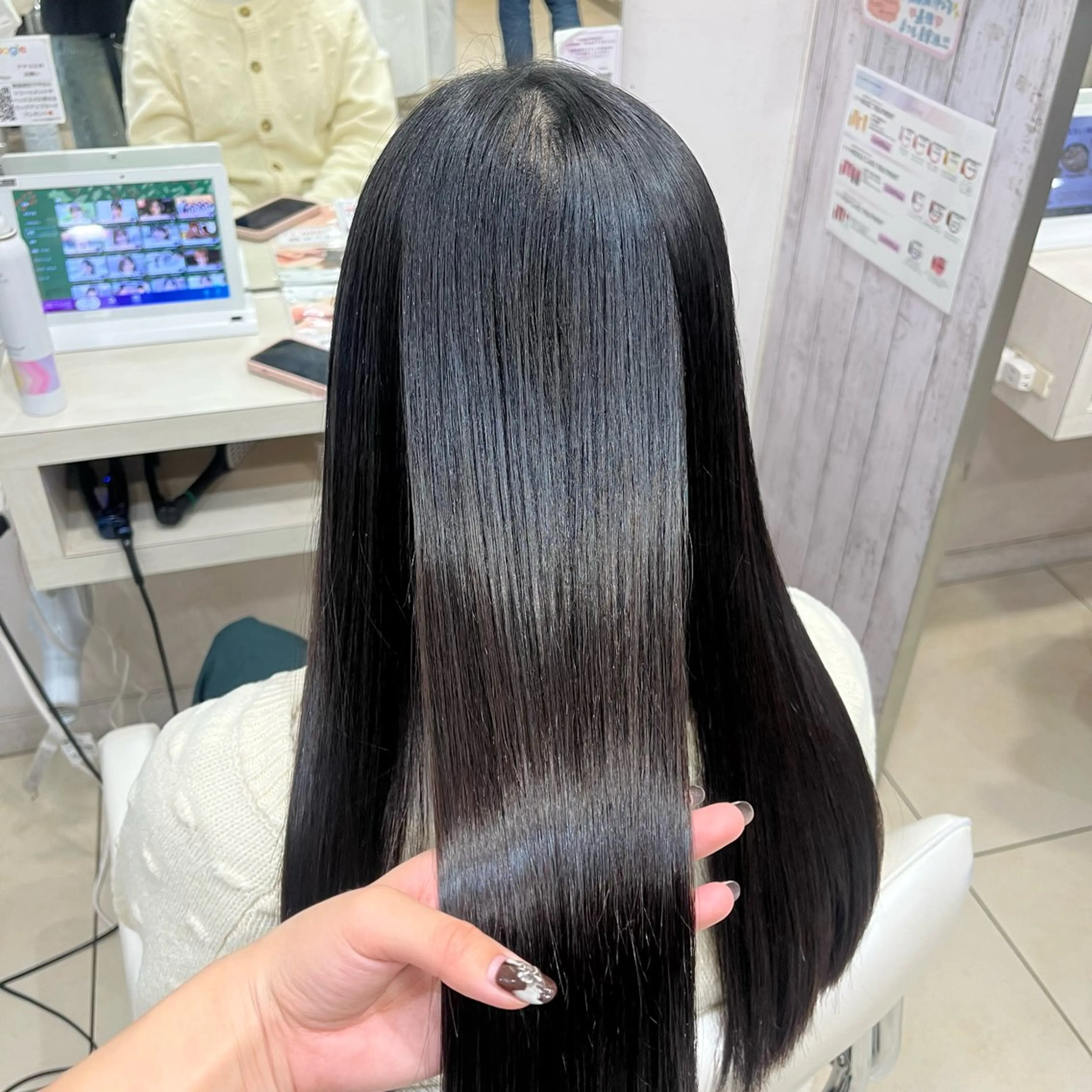 【艶のある綺麗な髪にしたい方🌷🎀】🩶期間限定価格🩶”地毛風”縮毛矯正➕トリートメント¥9900(ロング料金別)の写真