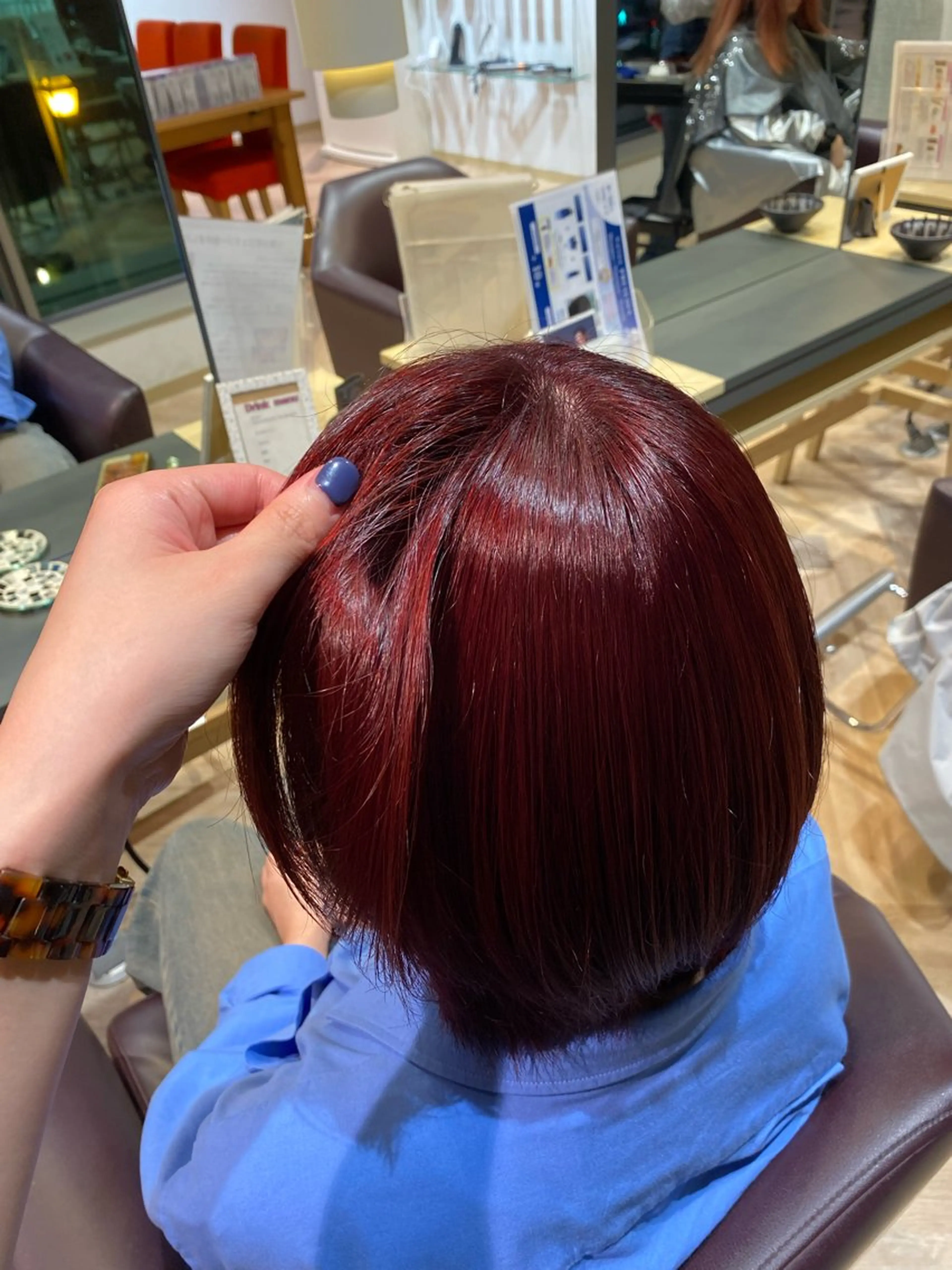 ショート カラー ブリーチ ボルドーカラー ブリーチなしカラー ヘアカラー Yamada Ami🪐のヘアスタイル
