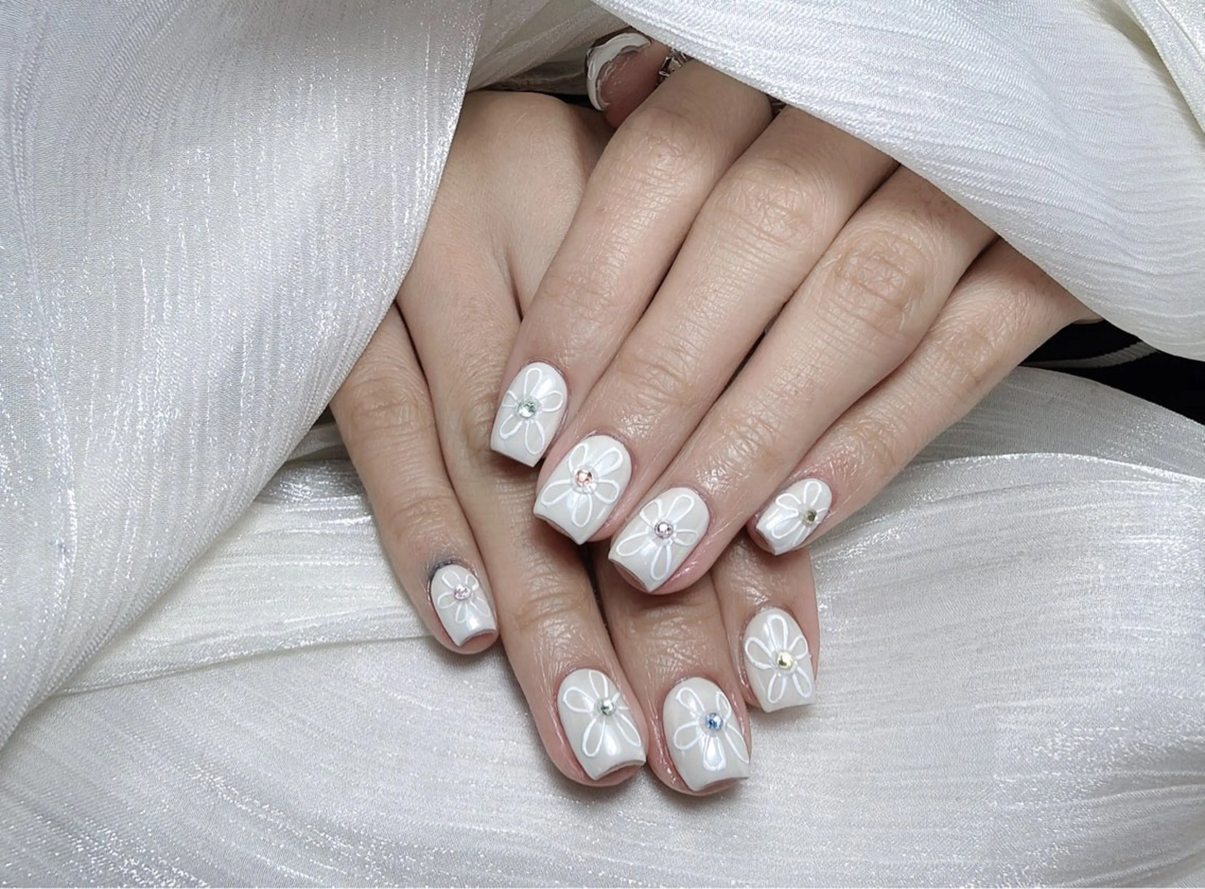 ネイル アートネイル オーロラネイル ガーリー キラキラネイル 韓国ネイル ハンドネイル 日向 あゆみのネイルデザイン