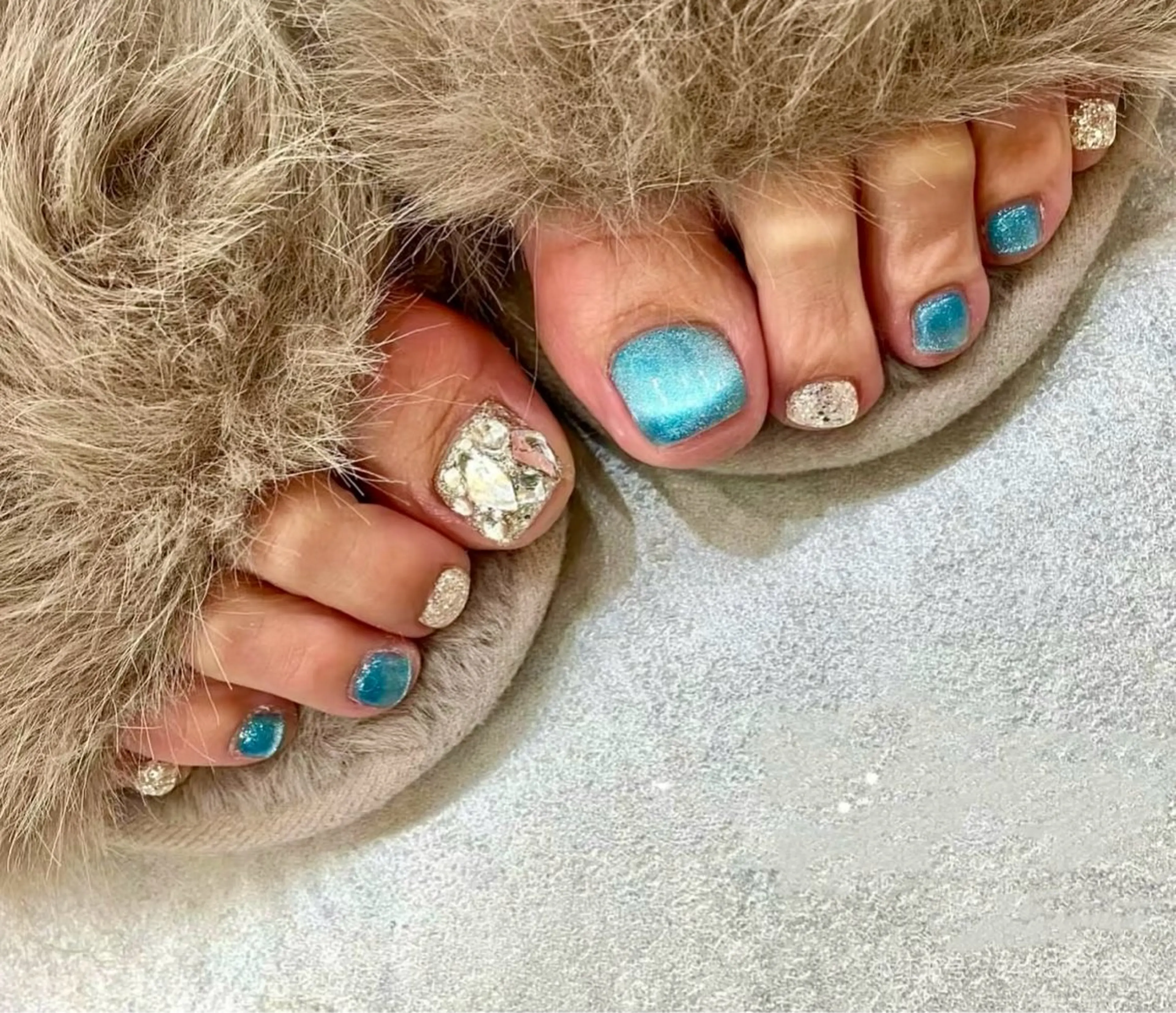 ネイル オーロラネイル クリアネイル 長さ出し フットネイル フレンチネイル リボン、ガーリー パーツ放題専門店のネイルデザイン