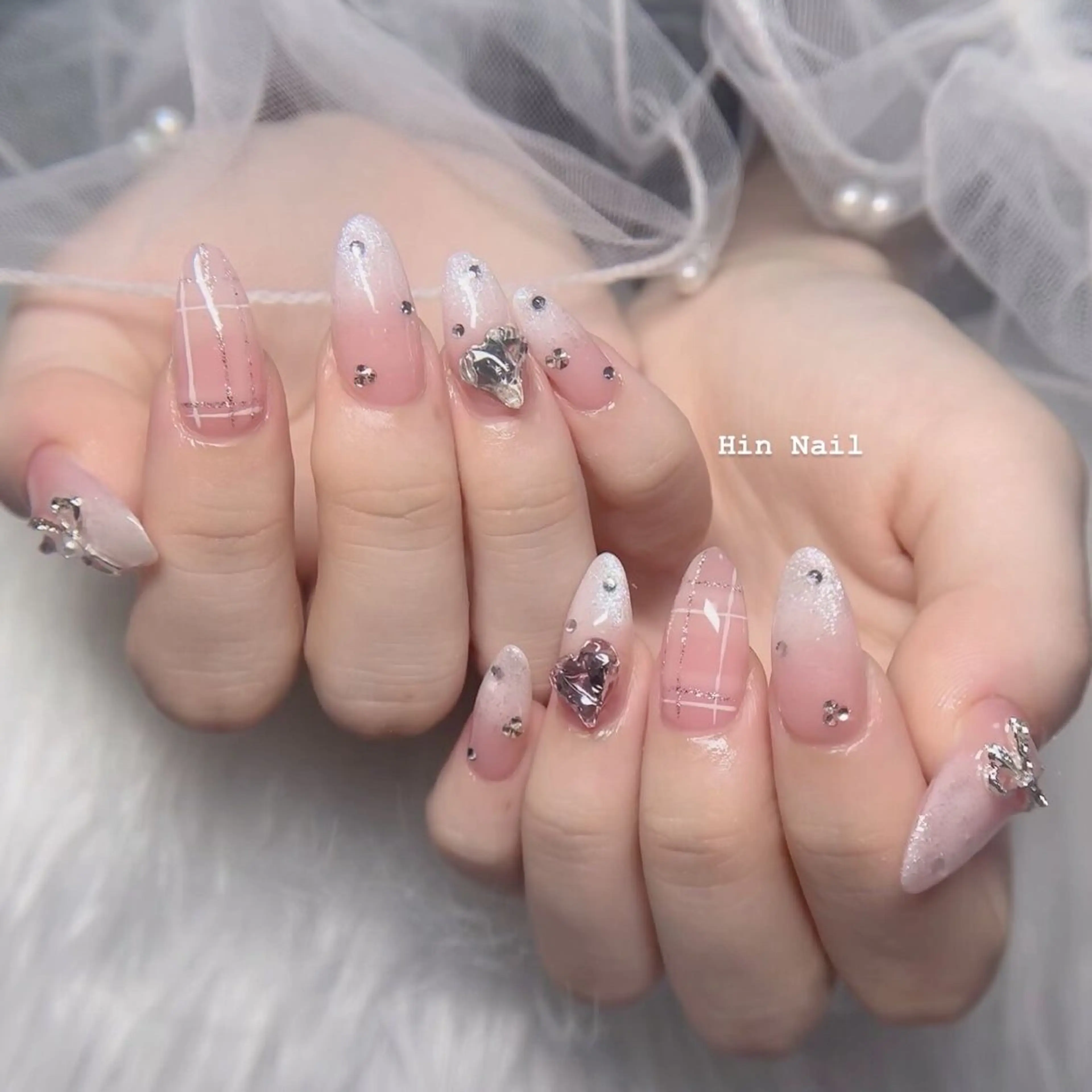 ネイル ハンドネイル Hin Nailsのネイルデザイン