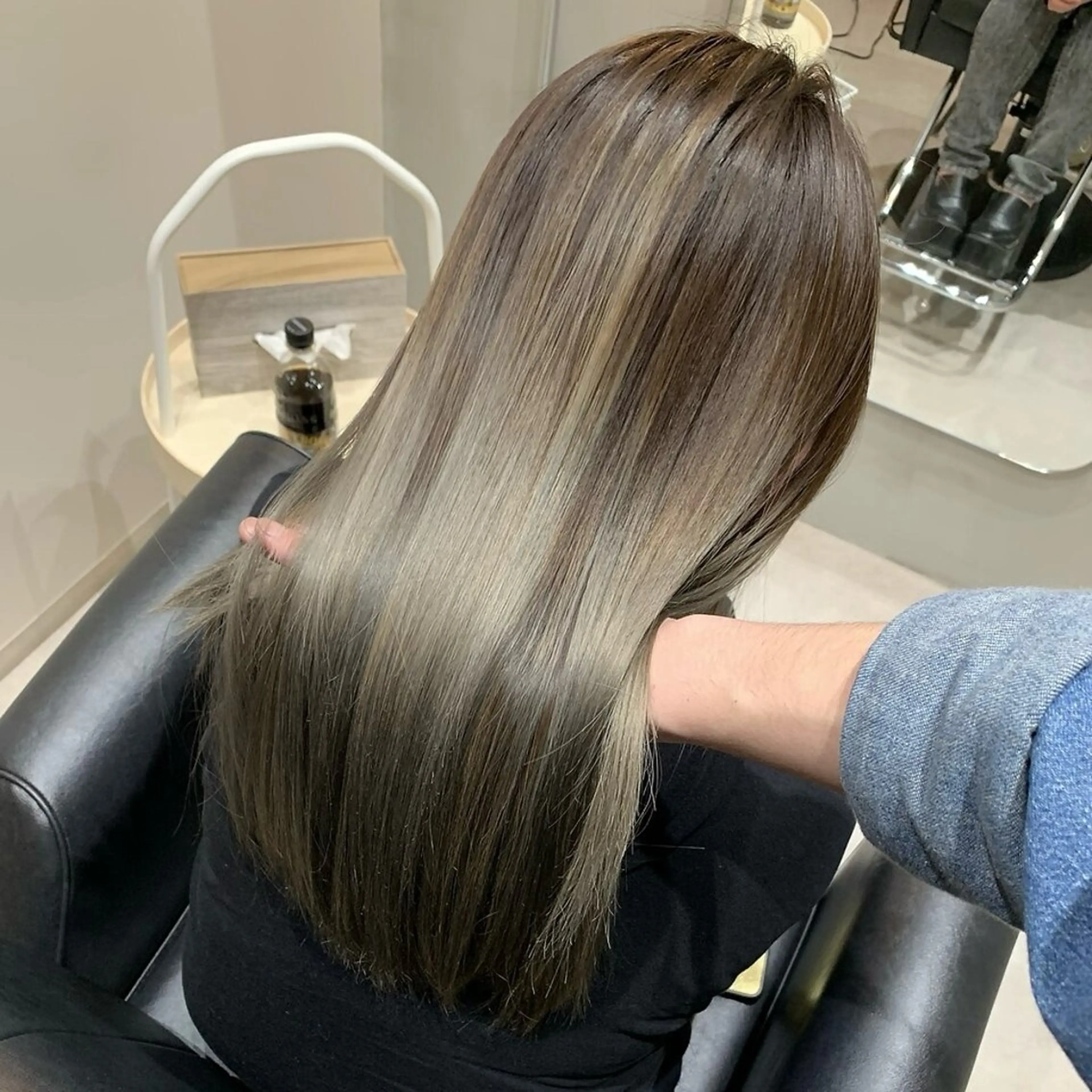 ロング カラー パーマ 大和市の白髪ぼかし 職人￤柳川拓哉のヘアスタイル