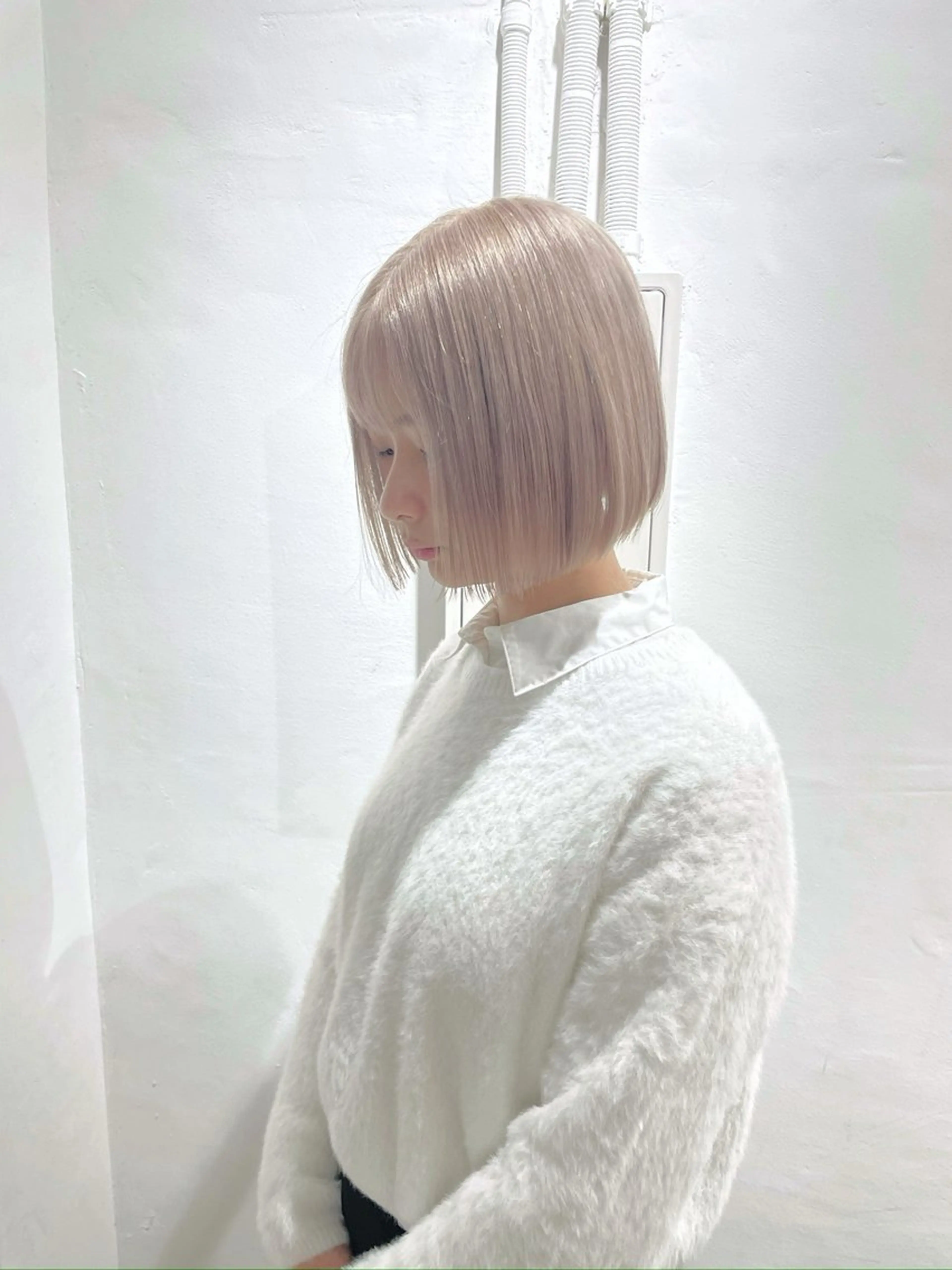 ショート カラー アッシュ ベージュカラー ブリーチ 透明感カラー ラベンダーカラー Muミュー/ブリーチ ハイトーン　Wカラーのヘアスタイル