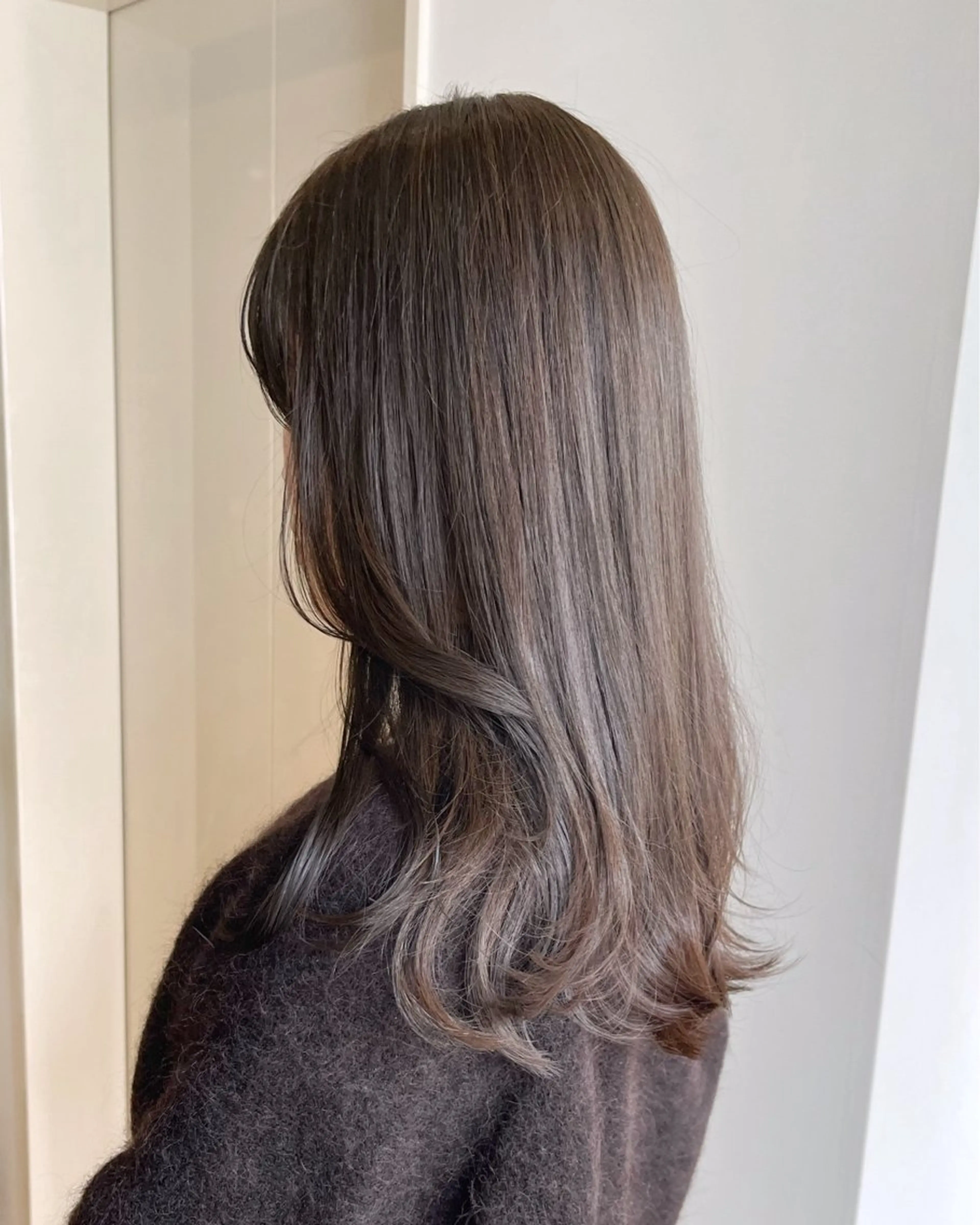 セミロング カラー かわい りほのヘアスタイル