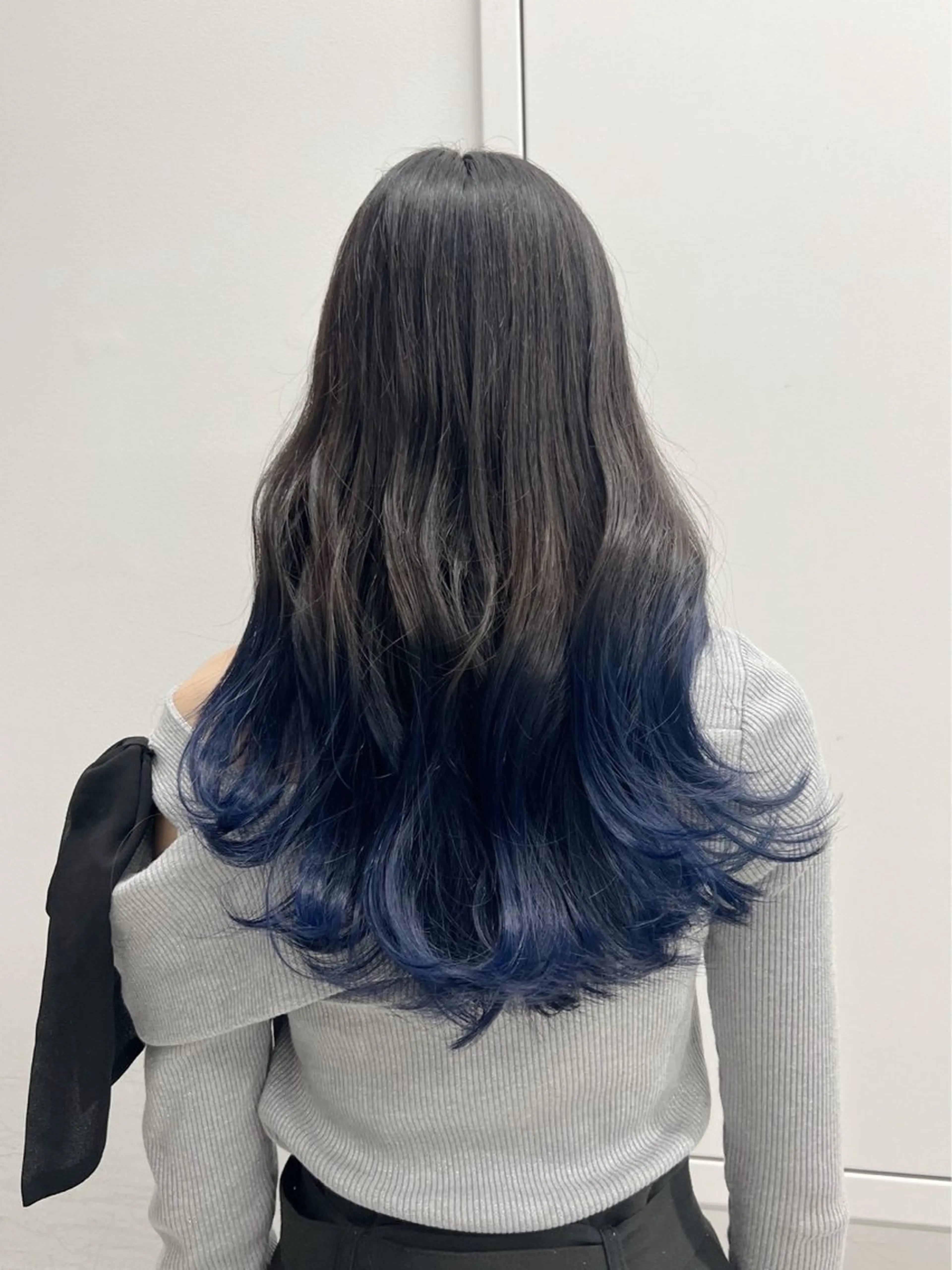 ロング カラー urara /ブリーチ/艶カラーのヘアスタイル