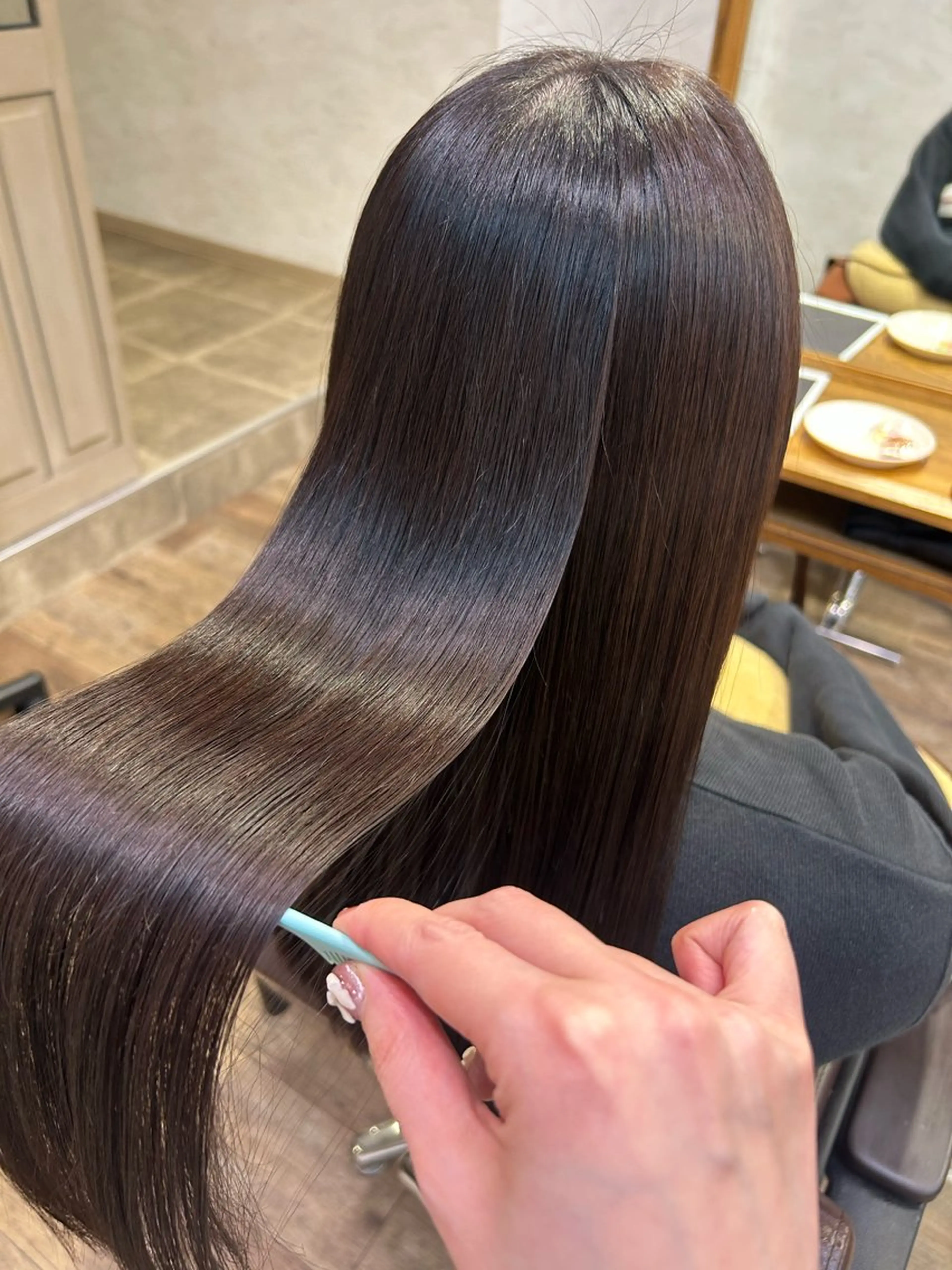 ロング カラー 山口 栞奈のヘアスタイル