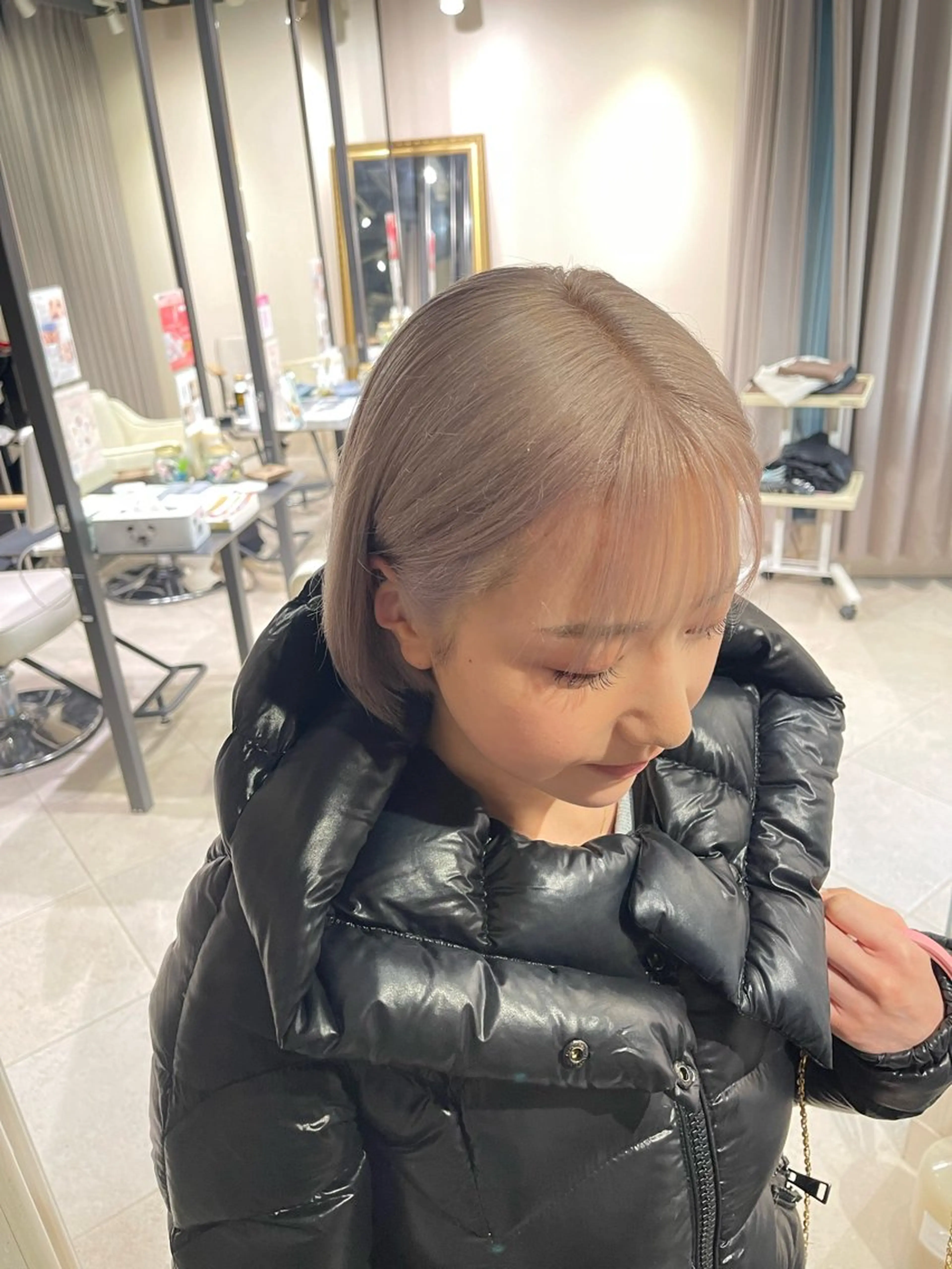 ショート レイヤーカット ヘアカラー ブリーチ🔥ベージュ /グレー/daikiのヘアスタイル