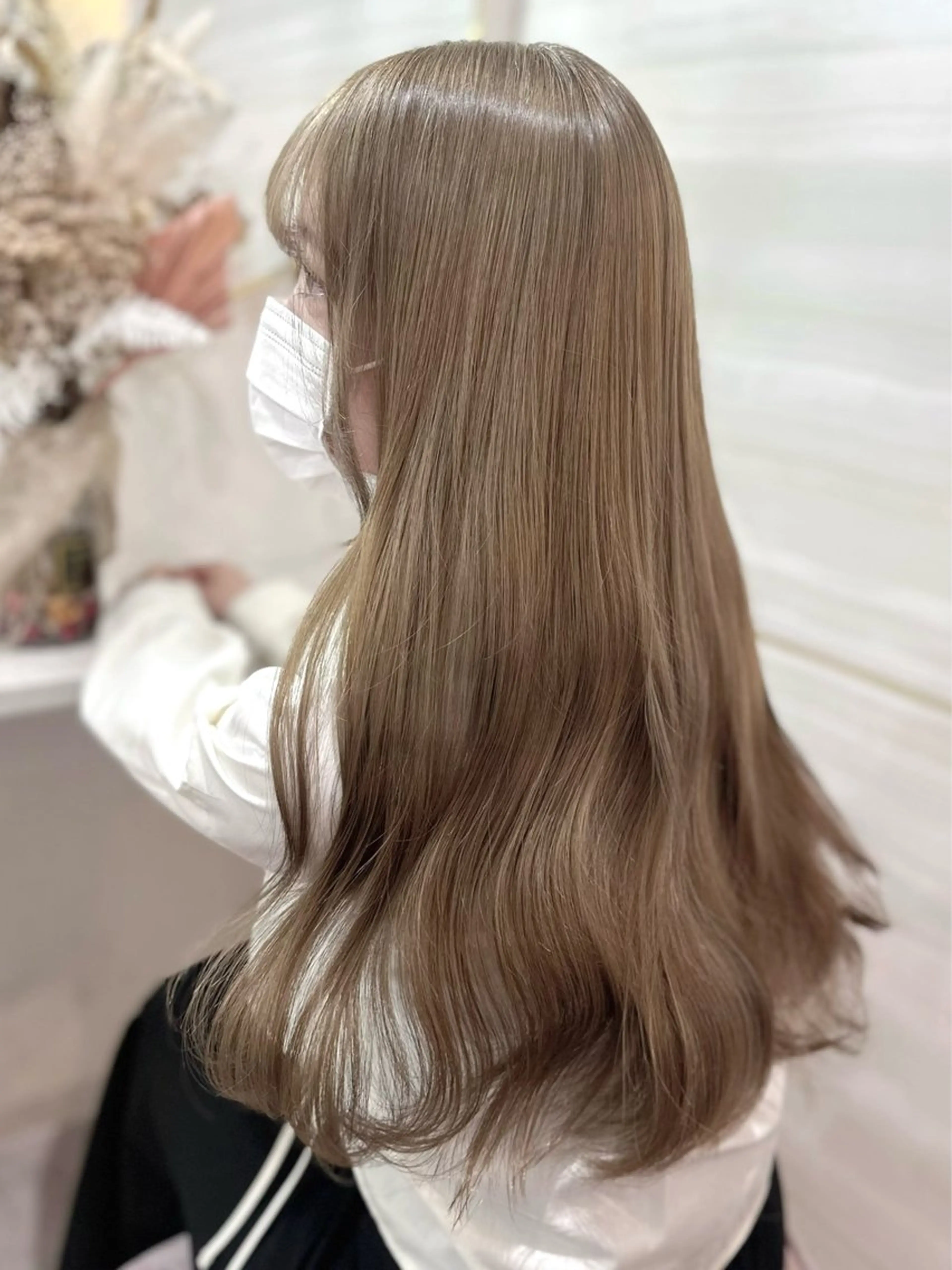 ロング カラー ベージュカラー ブリーチ ミルクティーベージュ 似合わせカット 🐈‍⬛momo🐾 ダブルカラーのヘアスタイル