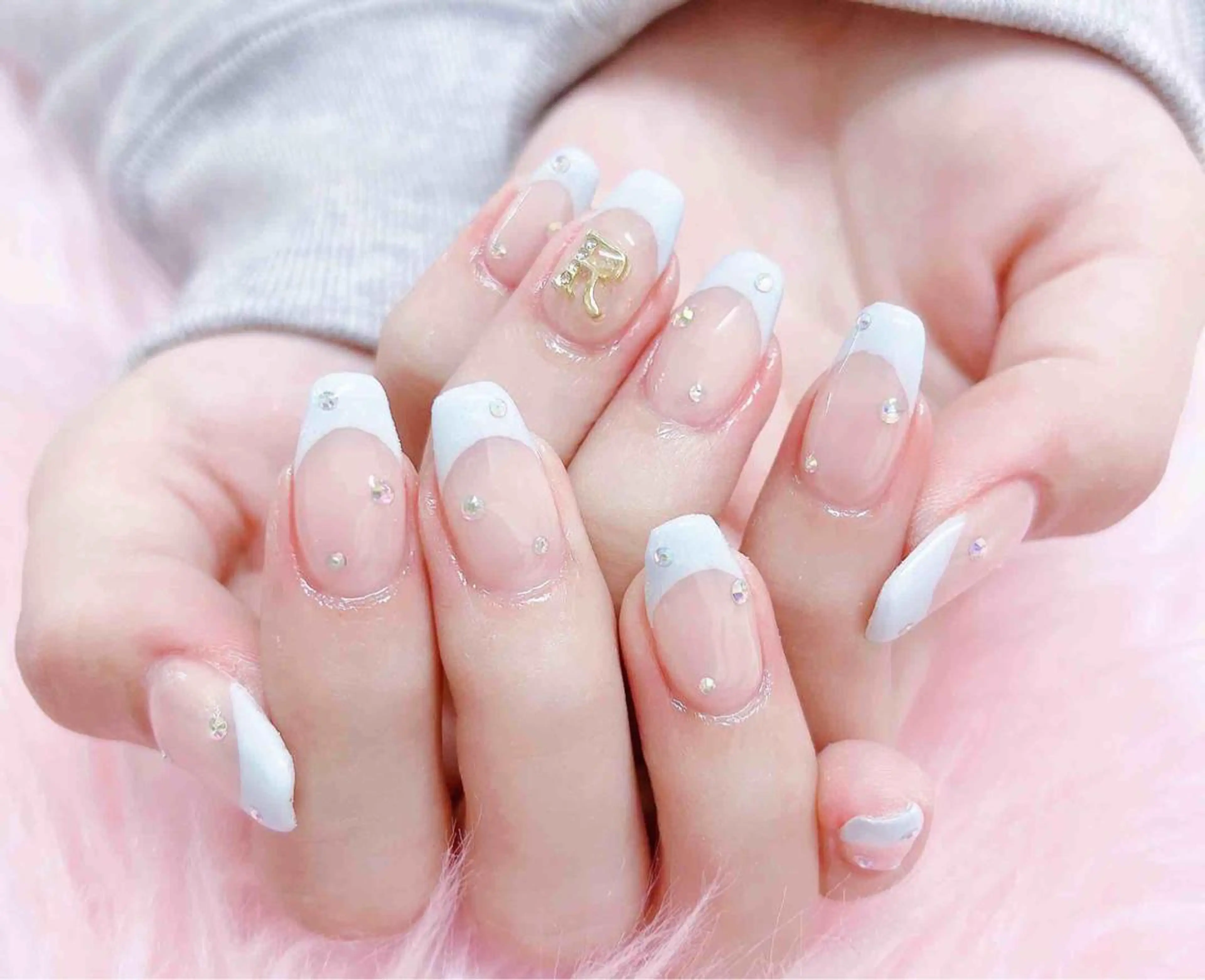 ネイル ハンドネイル MoonNail ユリ🌸のネイルデザイン