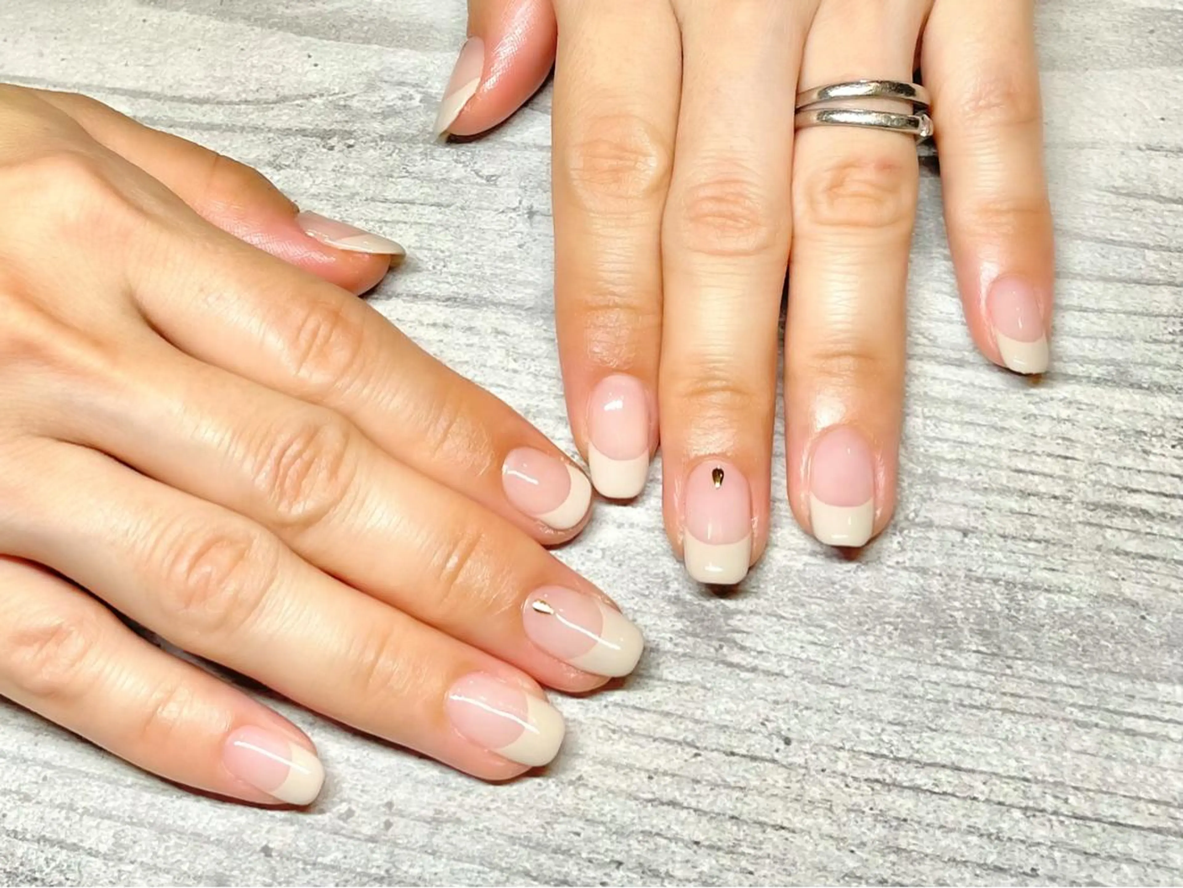 ネイル フレンチネイル ささき れいなのネイルデザイン