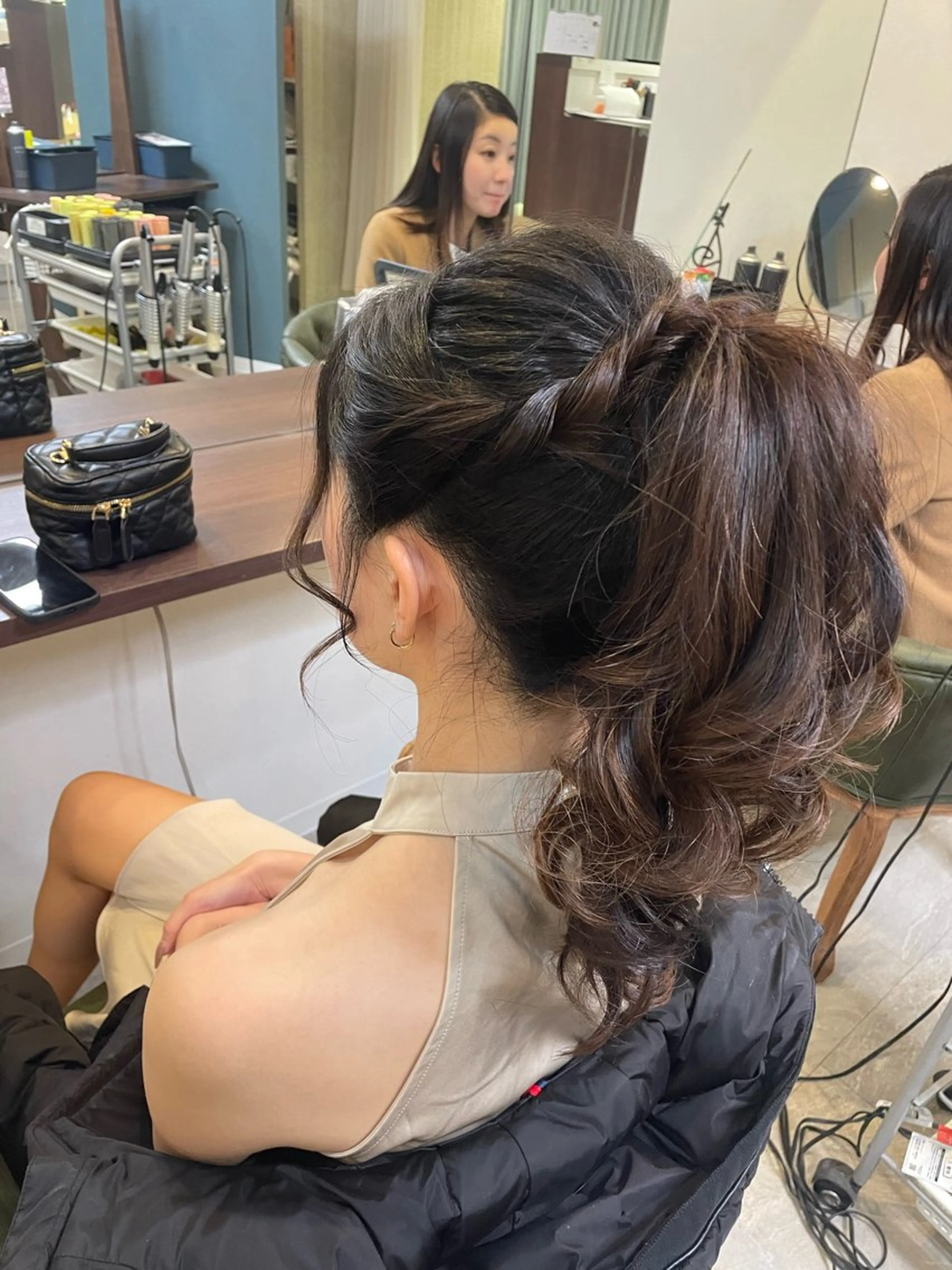 セミロング ヘアアレンジ ポニーテール 大長 一華のヘアスタイル