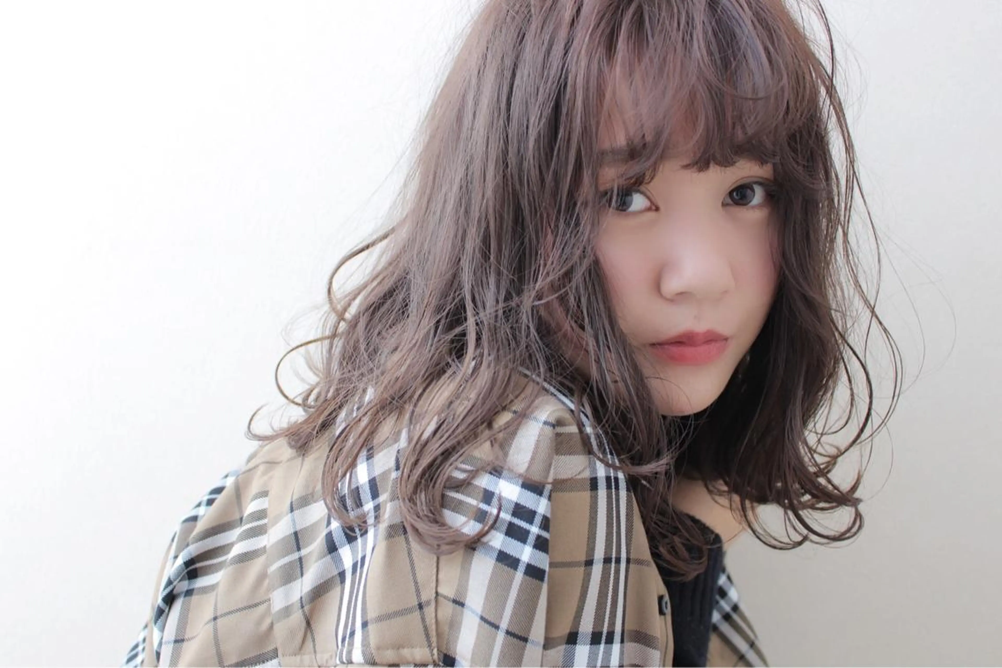 ミディアム カラー 立川 奈那子のヘアスタイル