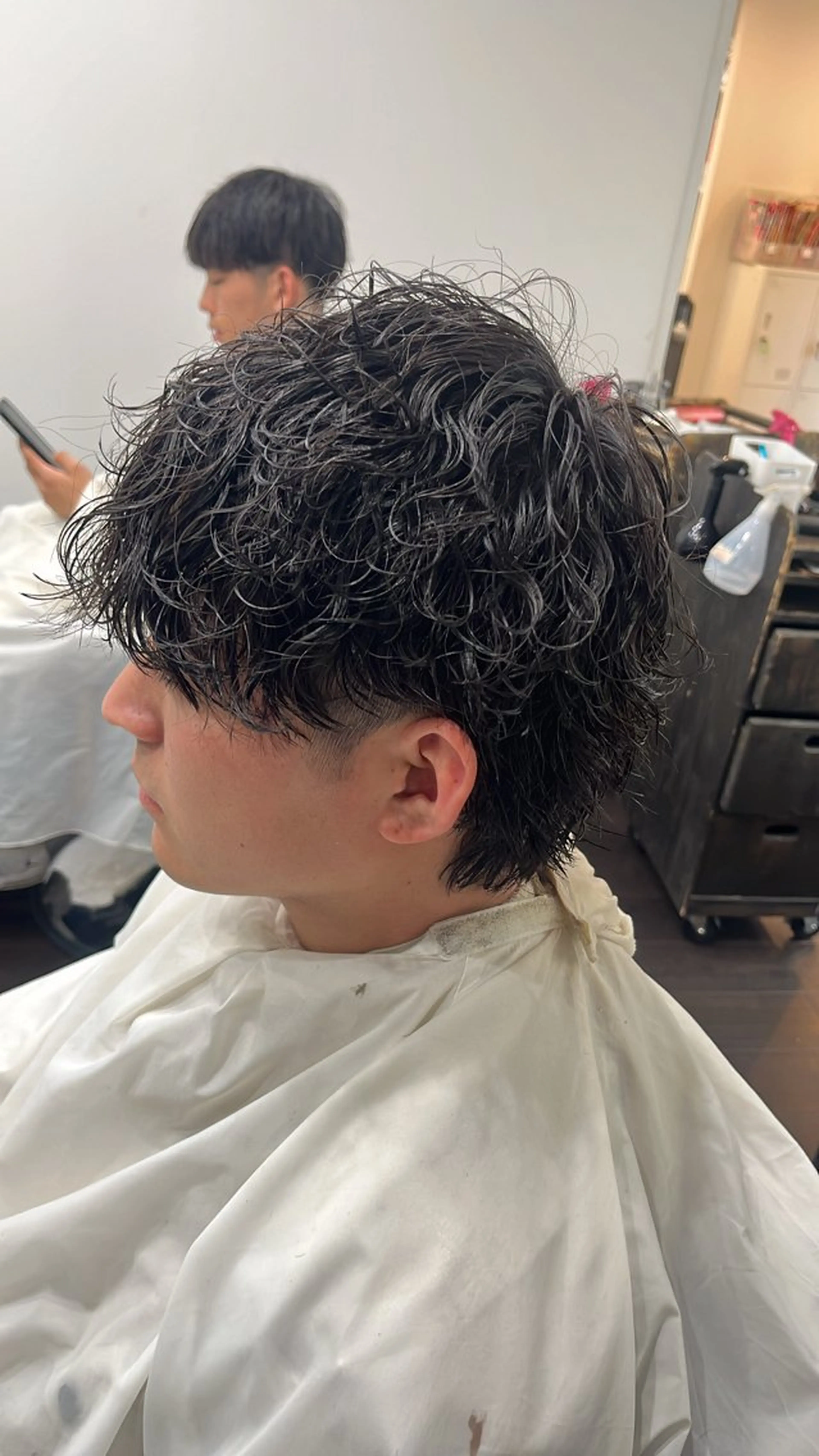 パーマ メンズ マッシュウルフ マッシュ メンズパーマ 波巻きパーマ メンズウルフカット 青木 拓斗のヘアスタイル