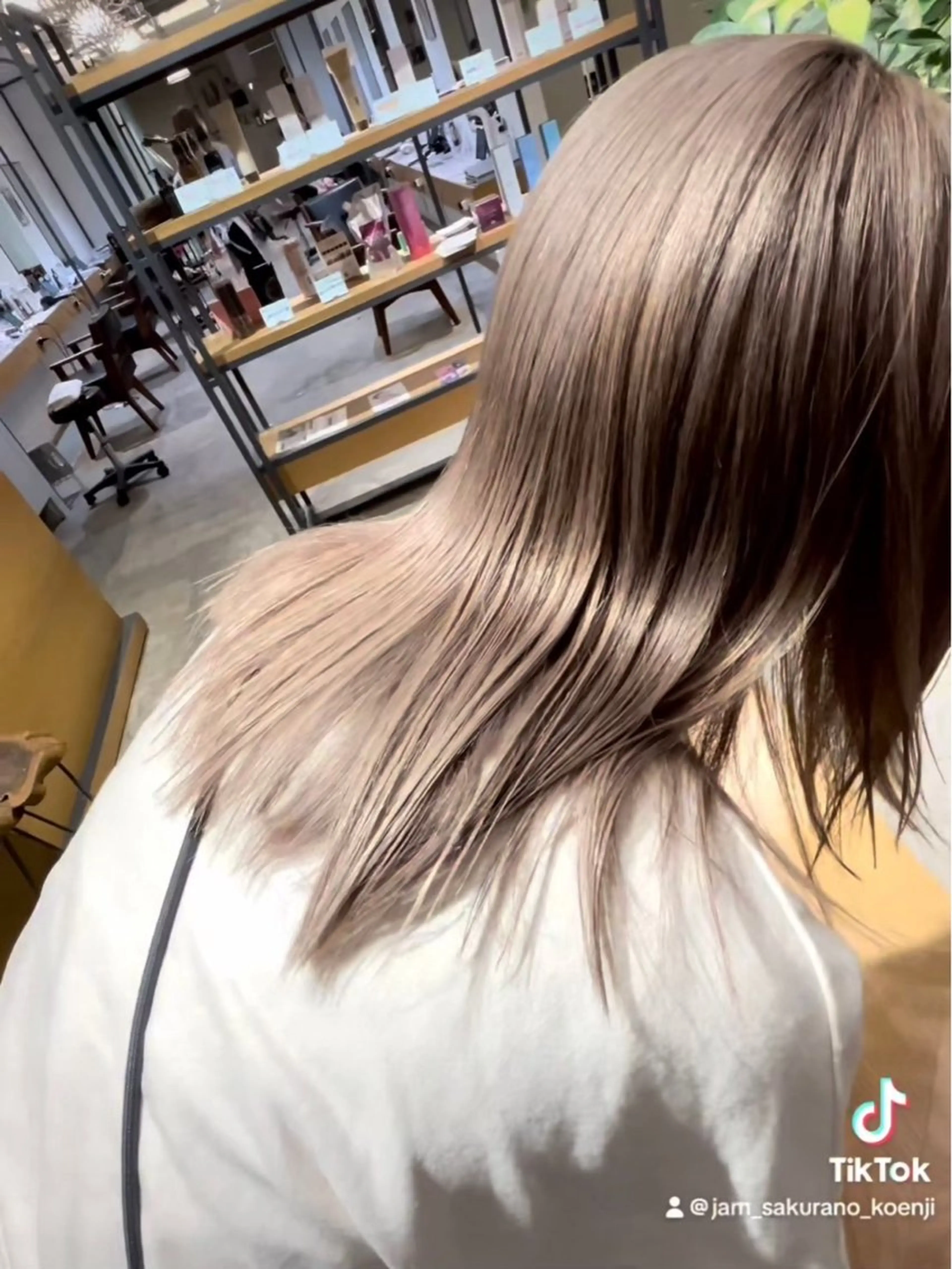 ロング 辻岡 悠稀のヘアスタイル