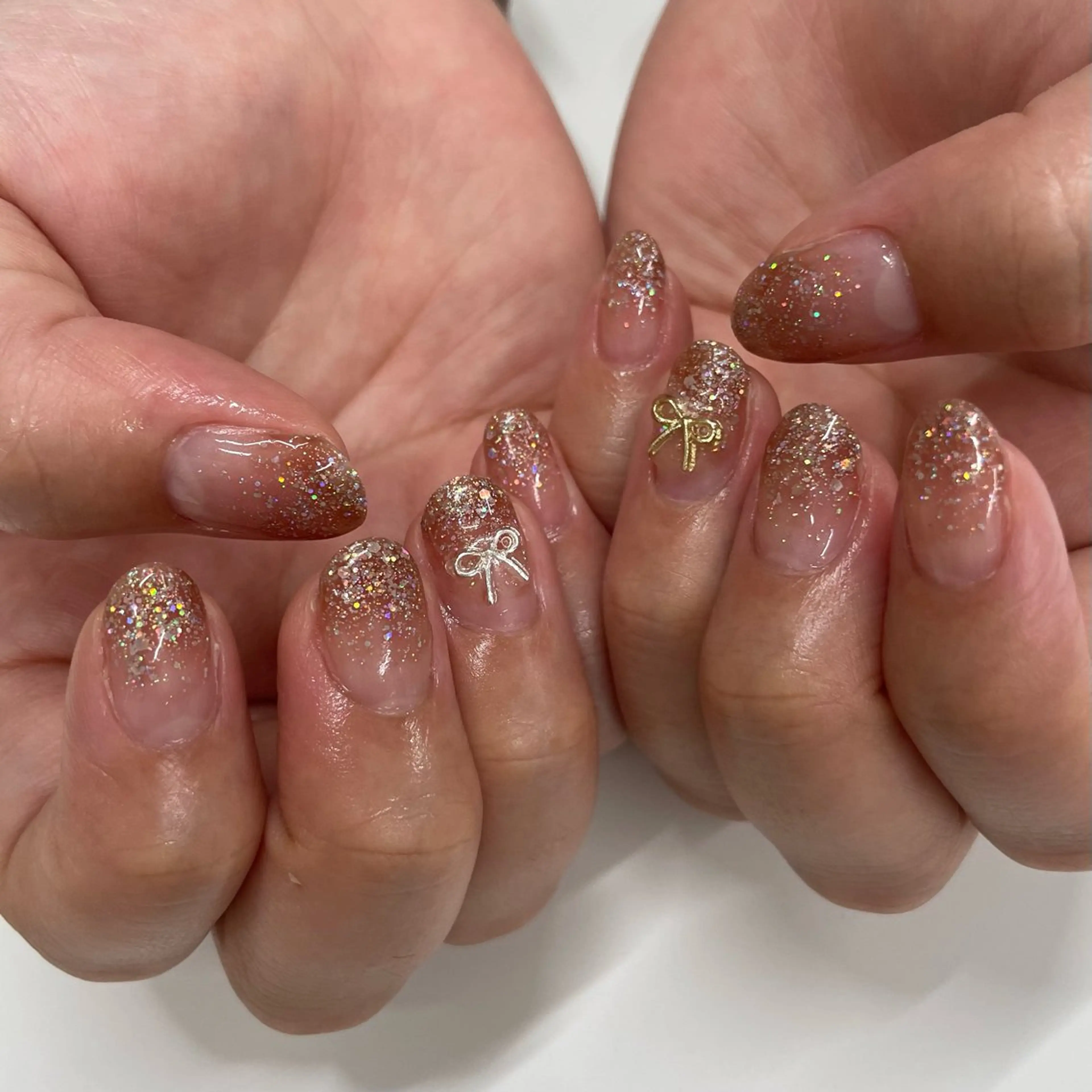 ネイル グラデーション ラメ(グリッター) ラメグラデーション リボン nail salon yam.のネイルデザイン