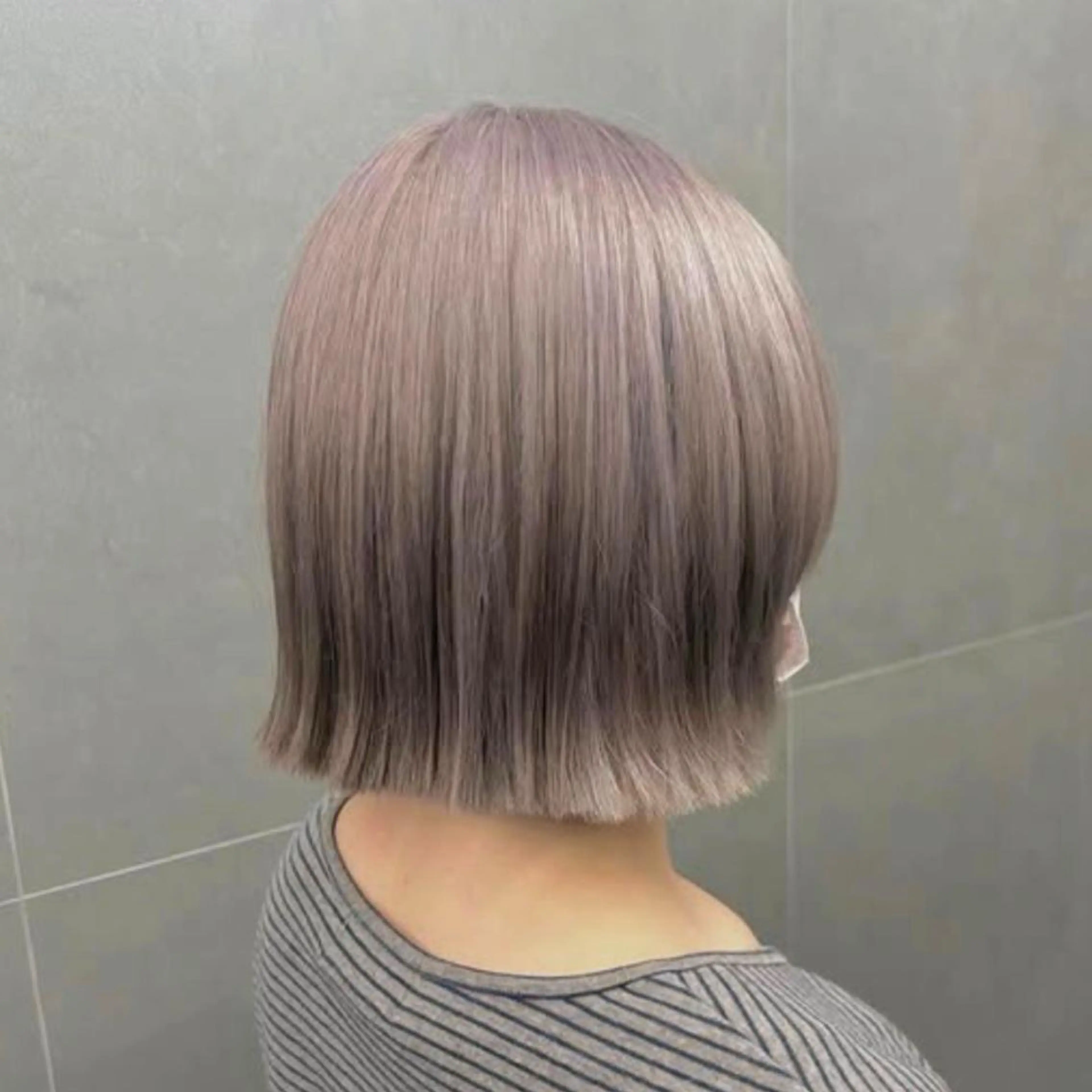 ショート カラー ブリーチ ダブルカラー シルバー ヘアカラー 顔周り🌸ジエクト 🌸濱吉優希🌸のヘアスタイル