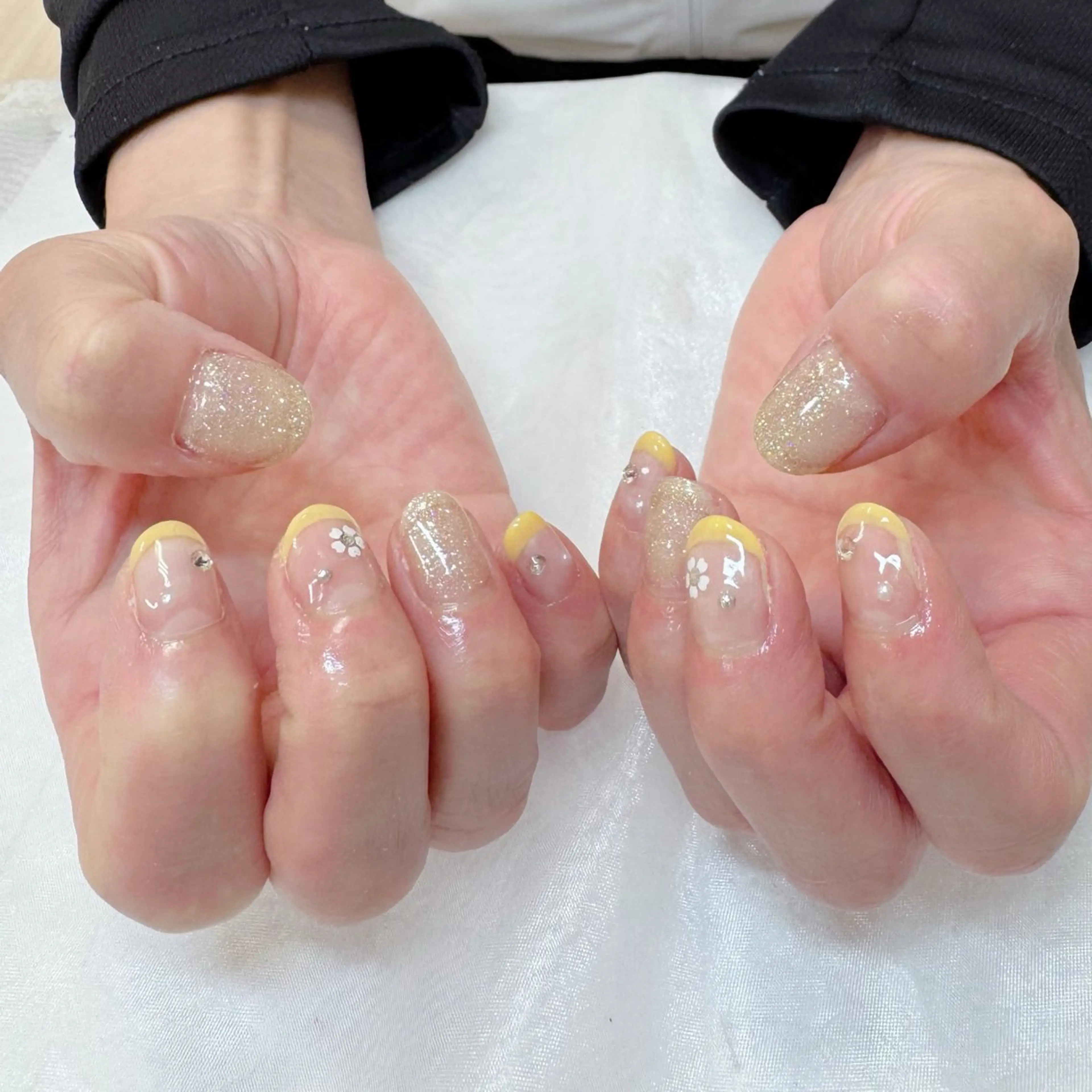 ネイル フレンチネイル キラキラネイル 黄色 maruyasu. yのネイルデザイン
