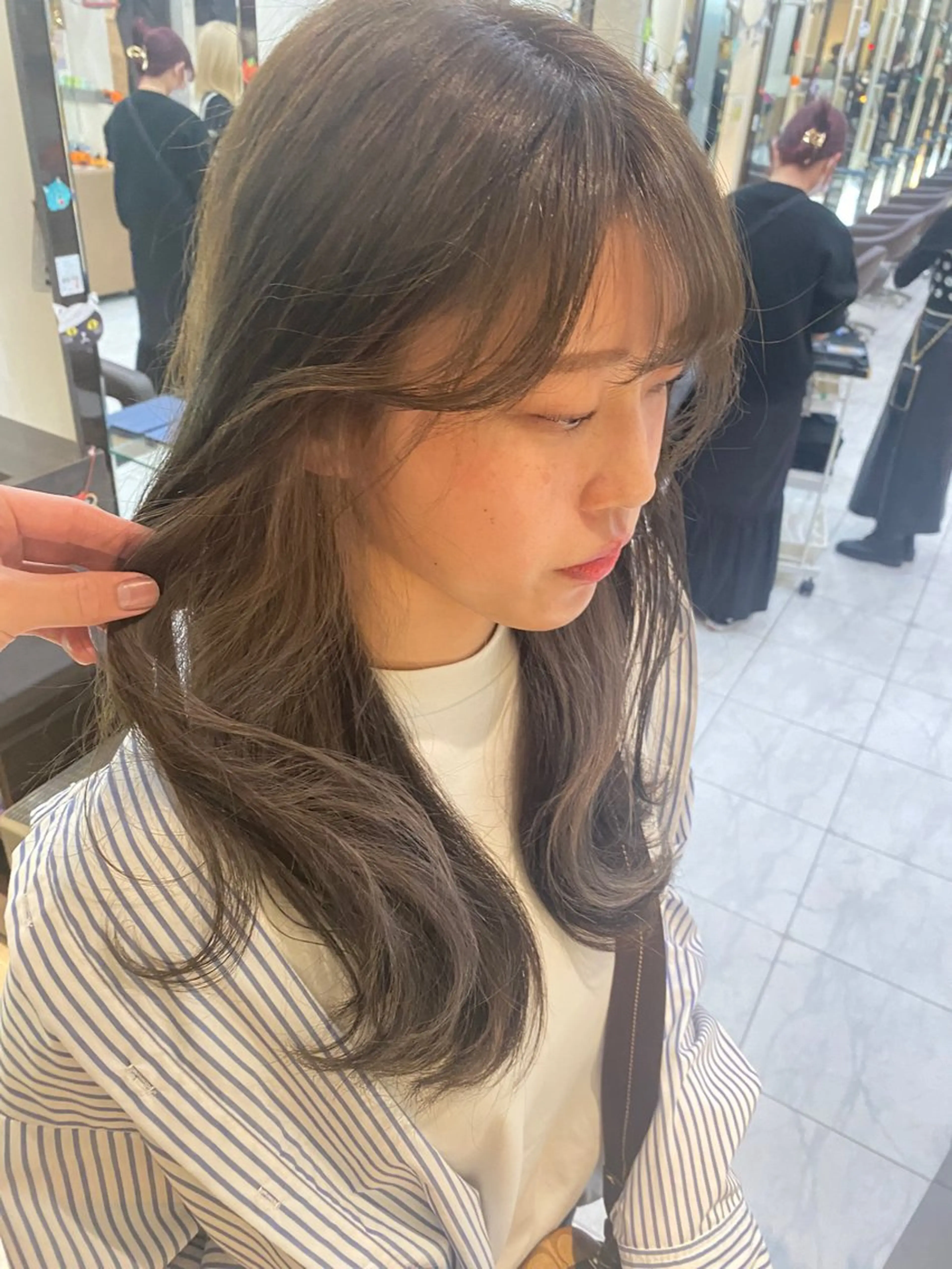 ロング カラー ヘアアレンジ アッシュ アッシュブラウン ブリーチ ブラウンカラー デザインカラー ヘアカラー トリートメント Zina 大宮所属・目黒 碧人のヘアスタイル