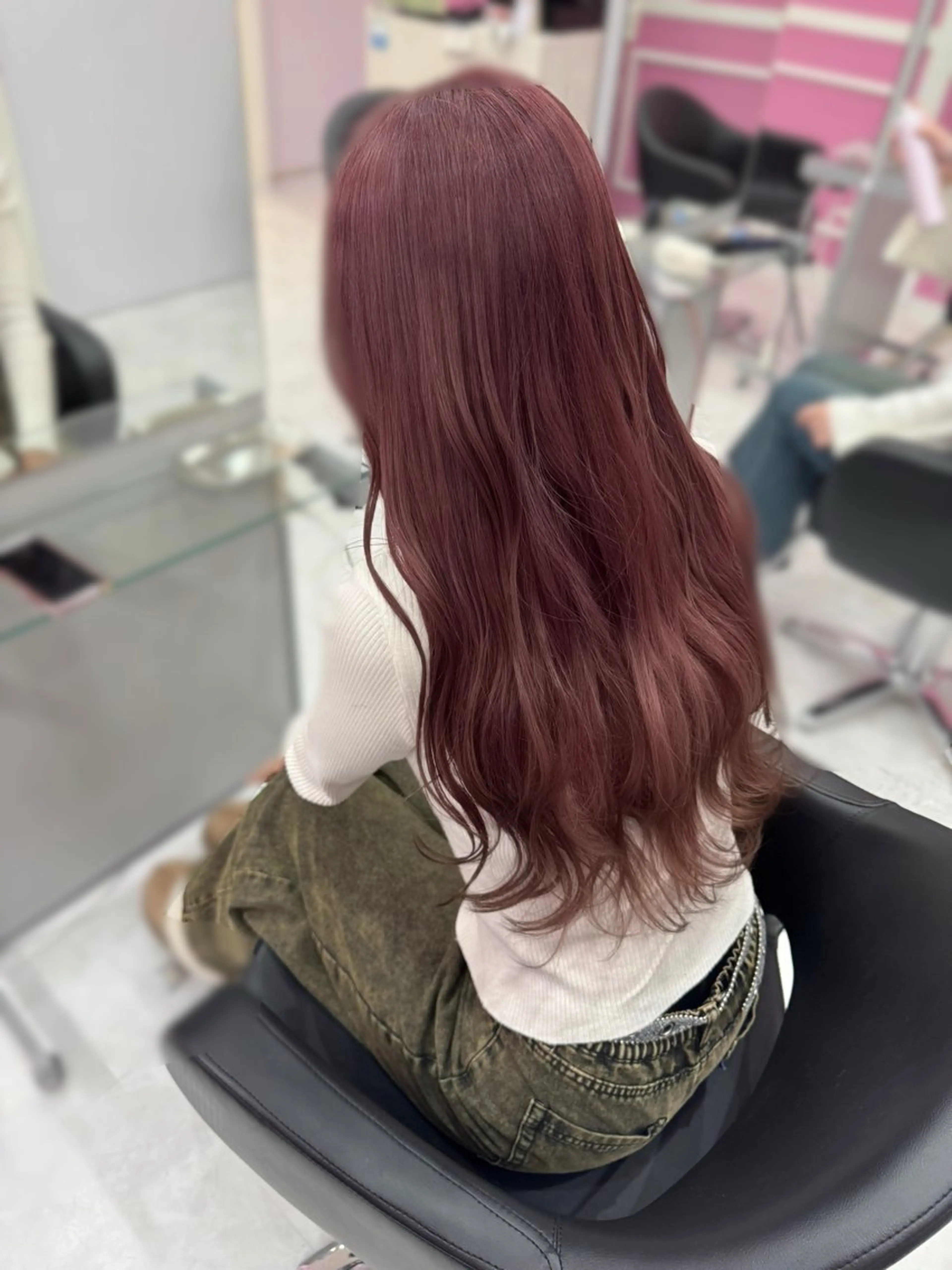 セミロング 𝐘𝐮𝐤𝐢 ベージュ系カラーのヘアスタイル