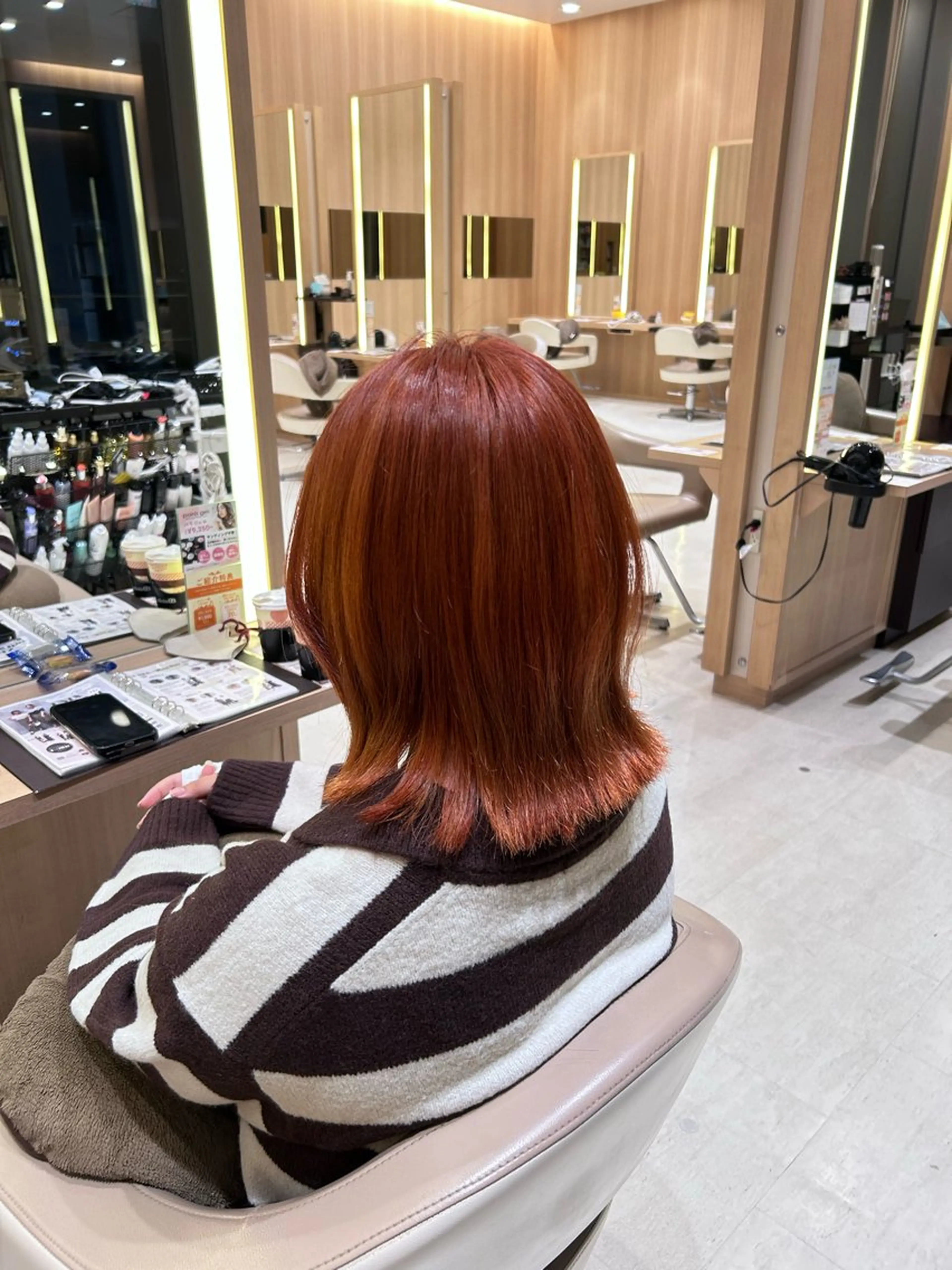 ミディアム ボブレイヤー ボブ くびれヘア レイヤーカット 安田 ななみのヘアスタイル