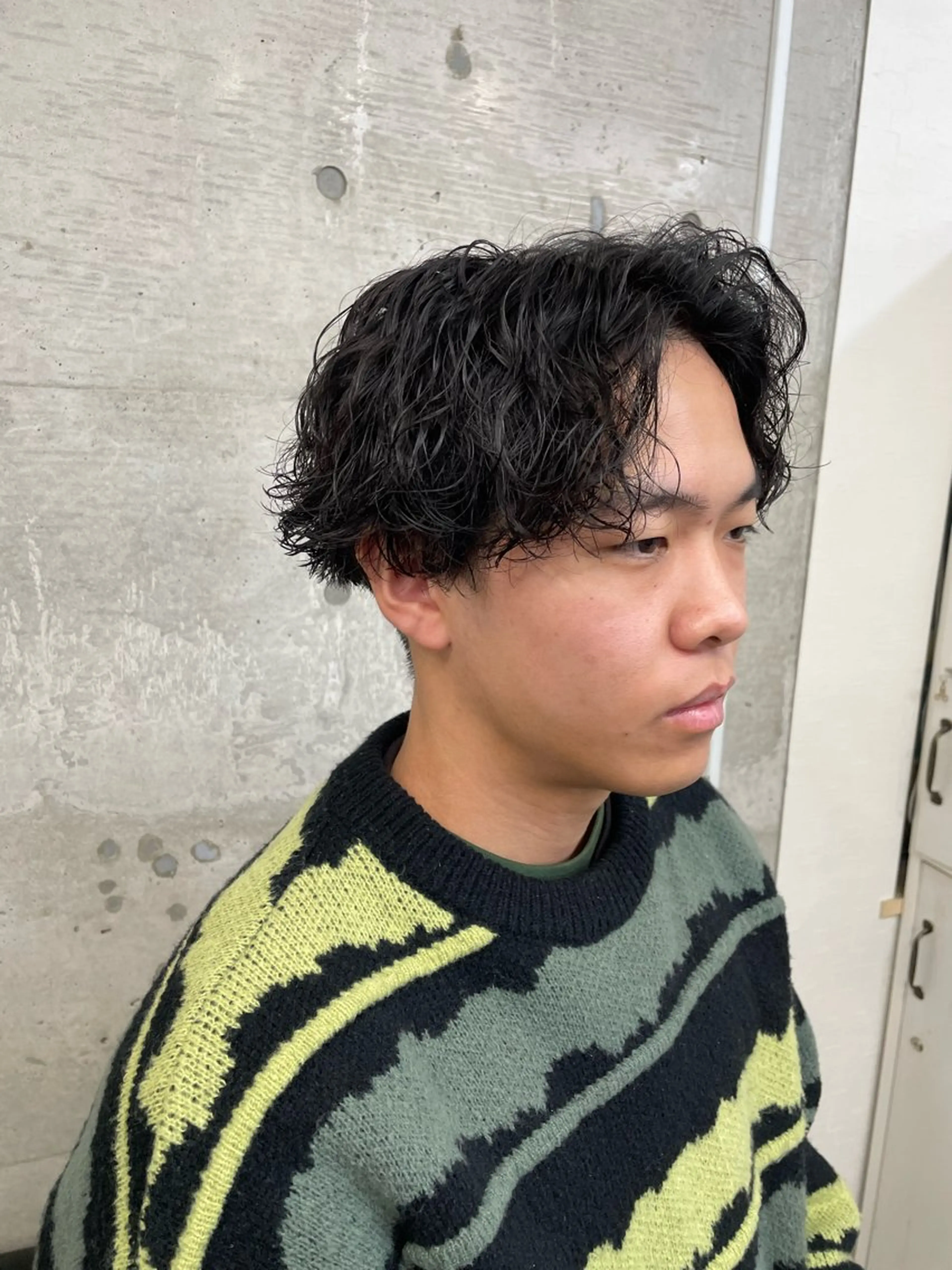 パーマ メンズ センターパート メンズパーマ 波巻きパーマ スパイラルパーマ RITSUKI横浜 メンズ特化😎のヘアスタイル