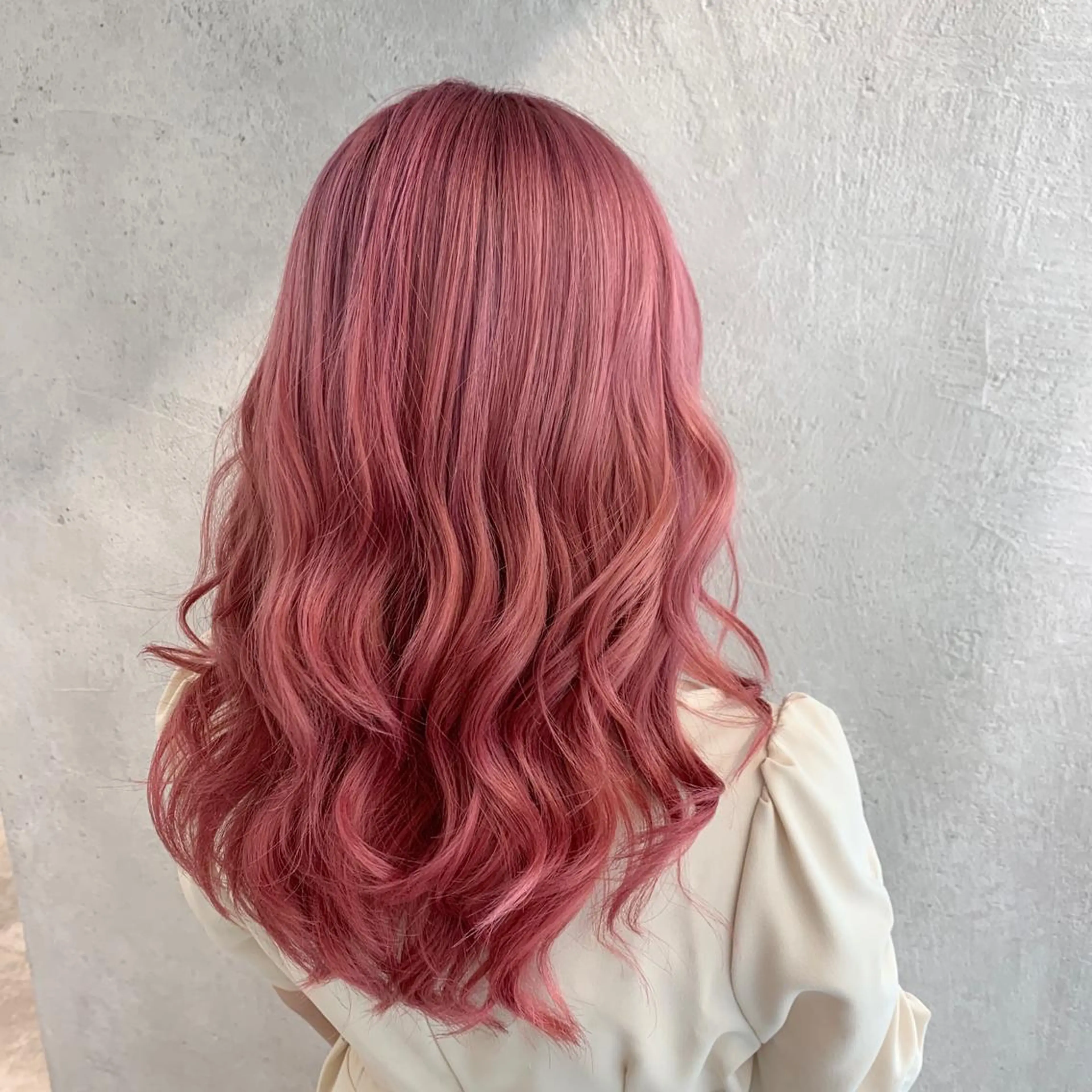 ミディアム ヘアカラー 及川シゲル 髪質改善講師のヘアスタイル