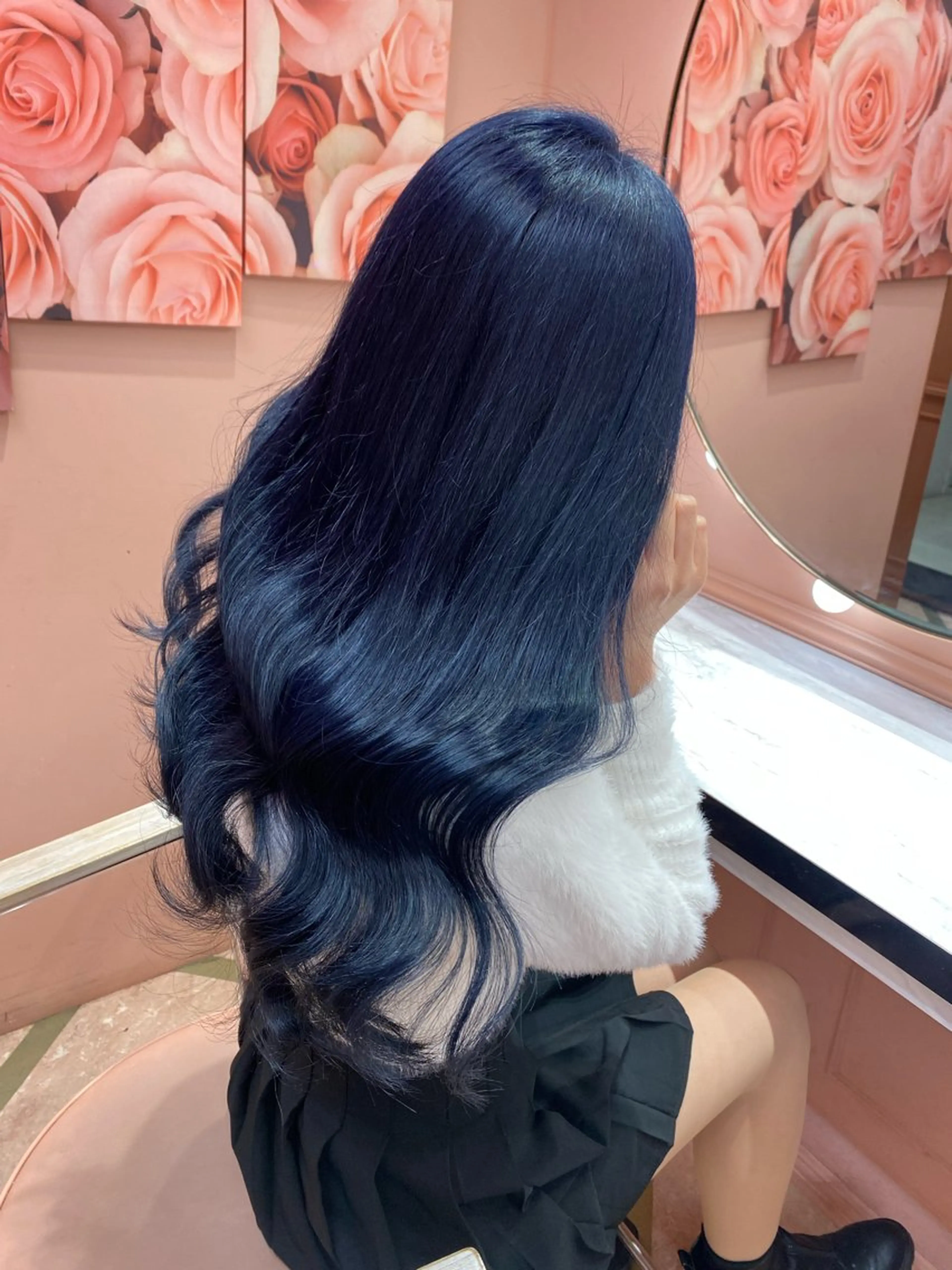 カラー ブリーチ ネイビーカラー ヘアカラー 🇰🇷韓国風ハイ トーンKANA🖤のヘアスタイル
