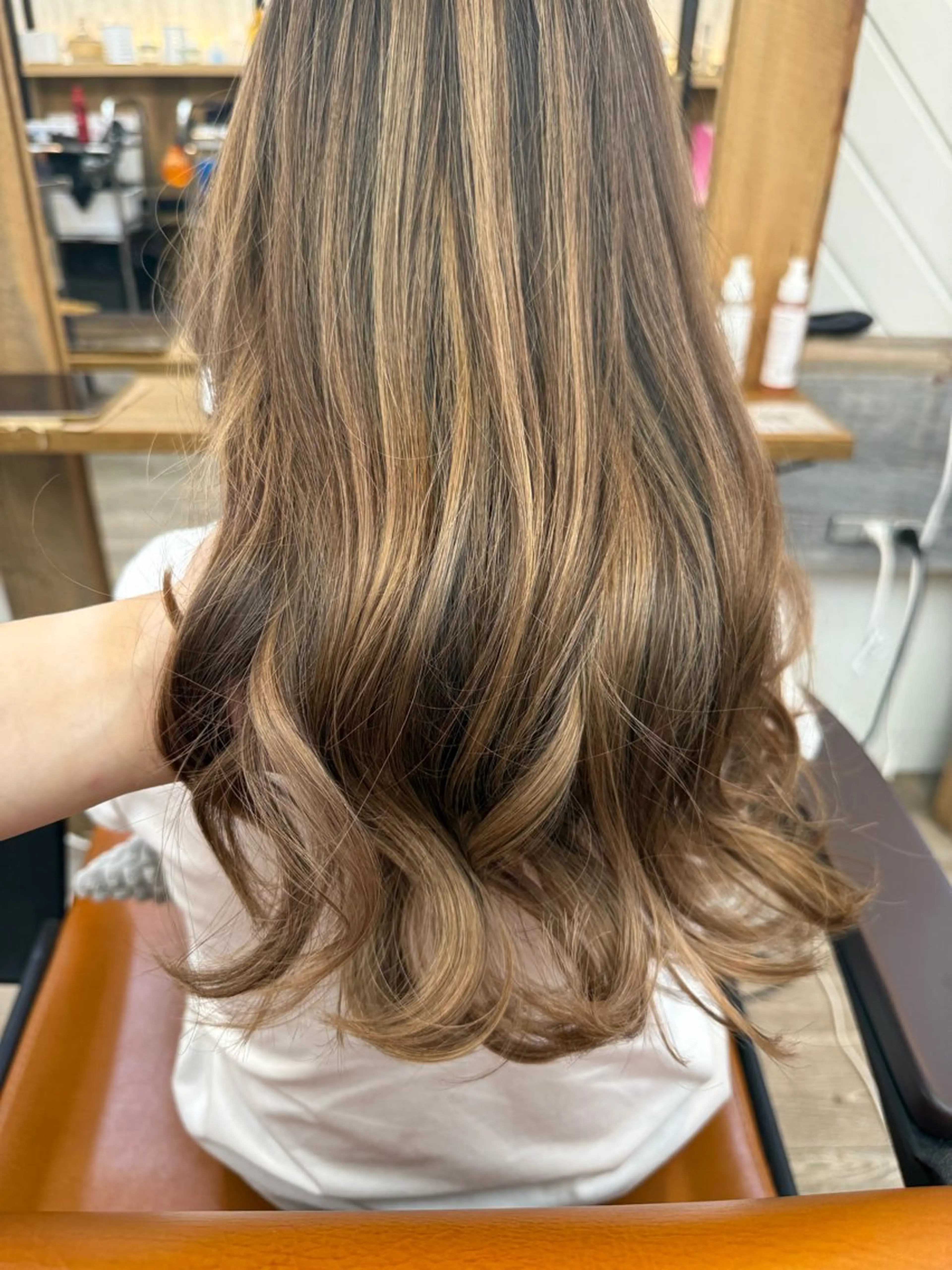 ロング カラー WATARU/ 韓国風巻き髪のヘアスタイル