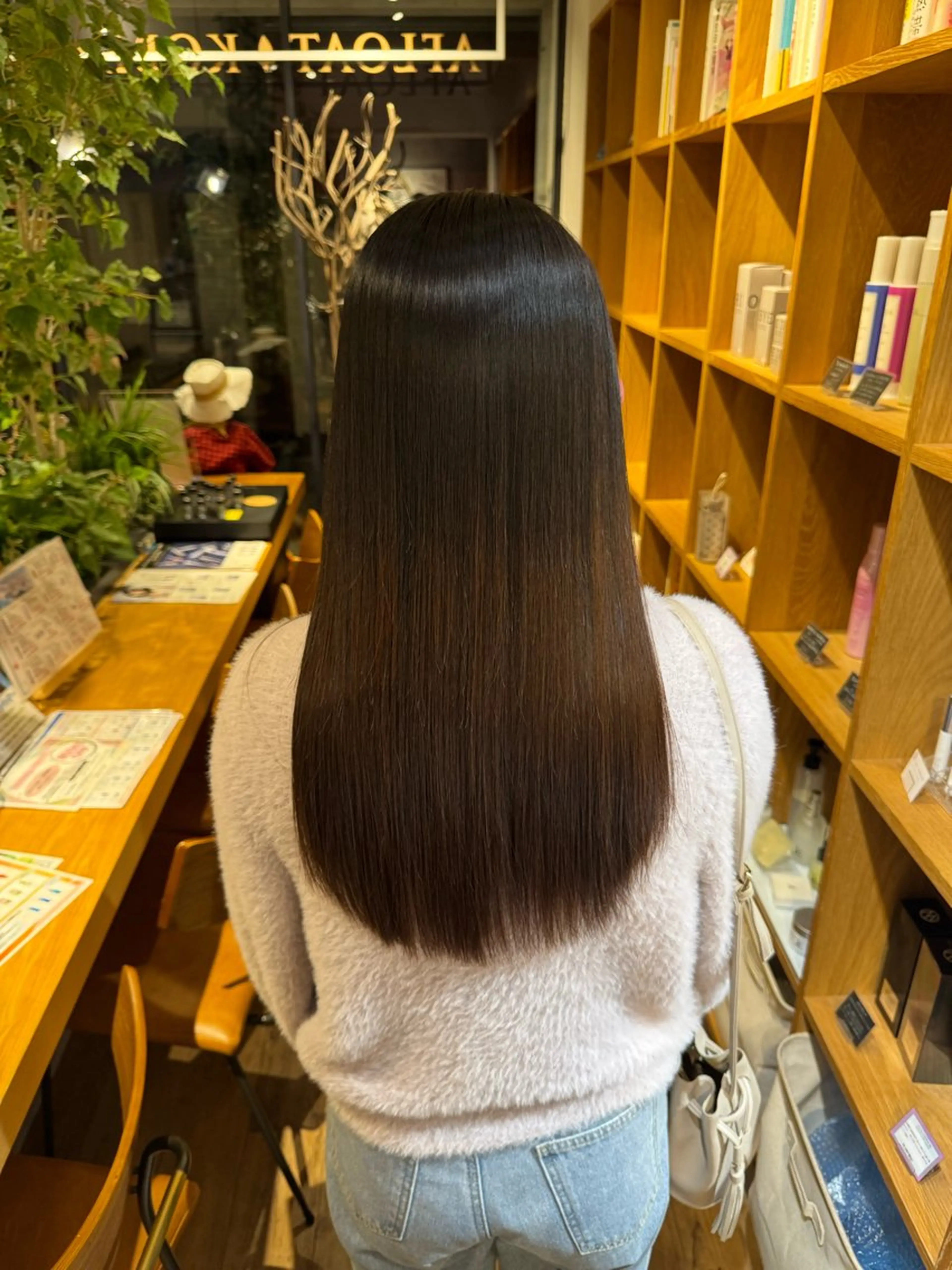 セミロング ヘアカラー トリートメント afloatkobe所属・美髪/髪質改善 川口凌弥のヘアスタイル