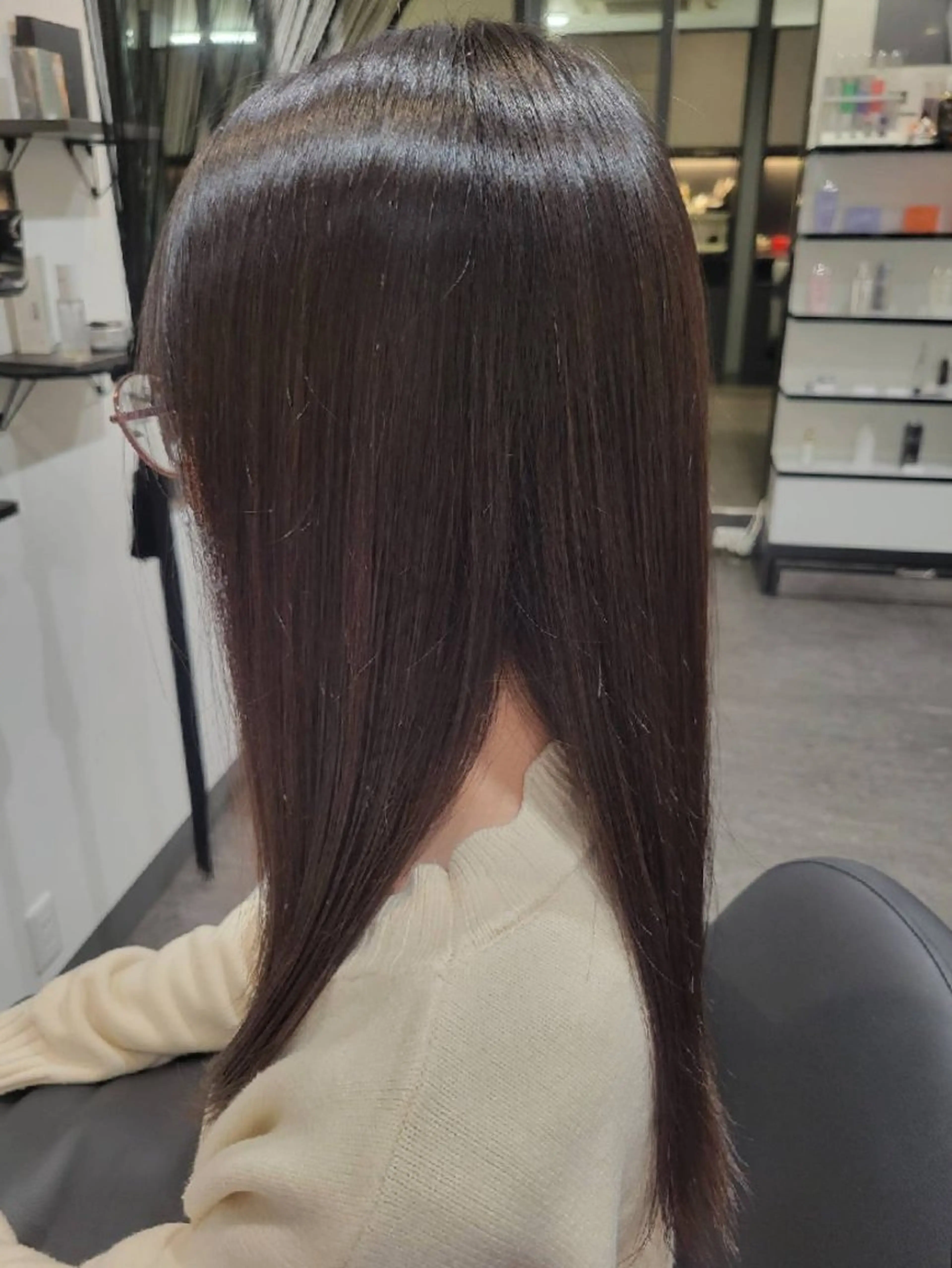 セミロング 縮毛矯正 LEE HANAのヘアスタイル