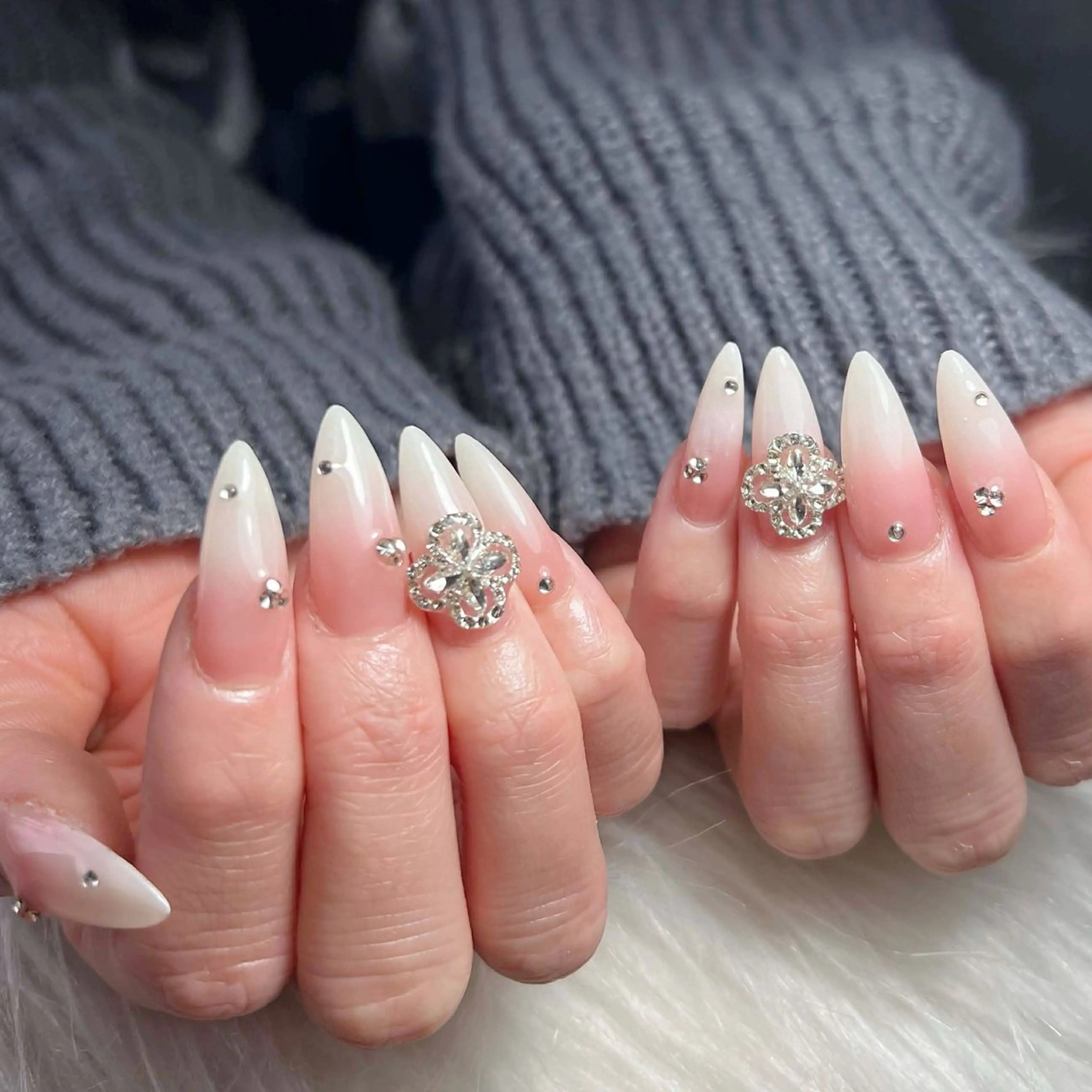 ネイル オーロラネイル クリアネイル 成人式 フラッシュネイル ジェルネイル ハンドネイル Amee Nail Salonのネイルデザイン