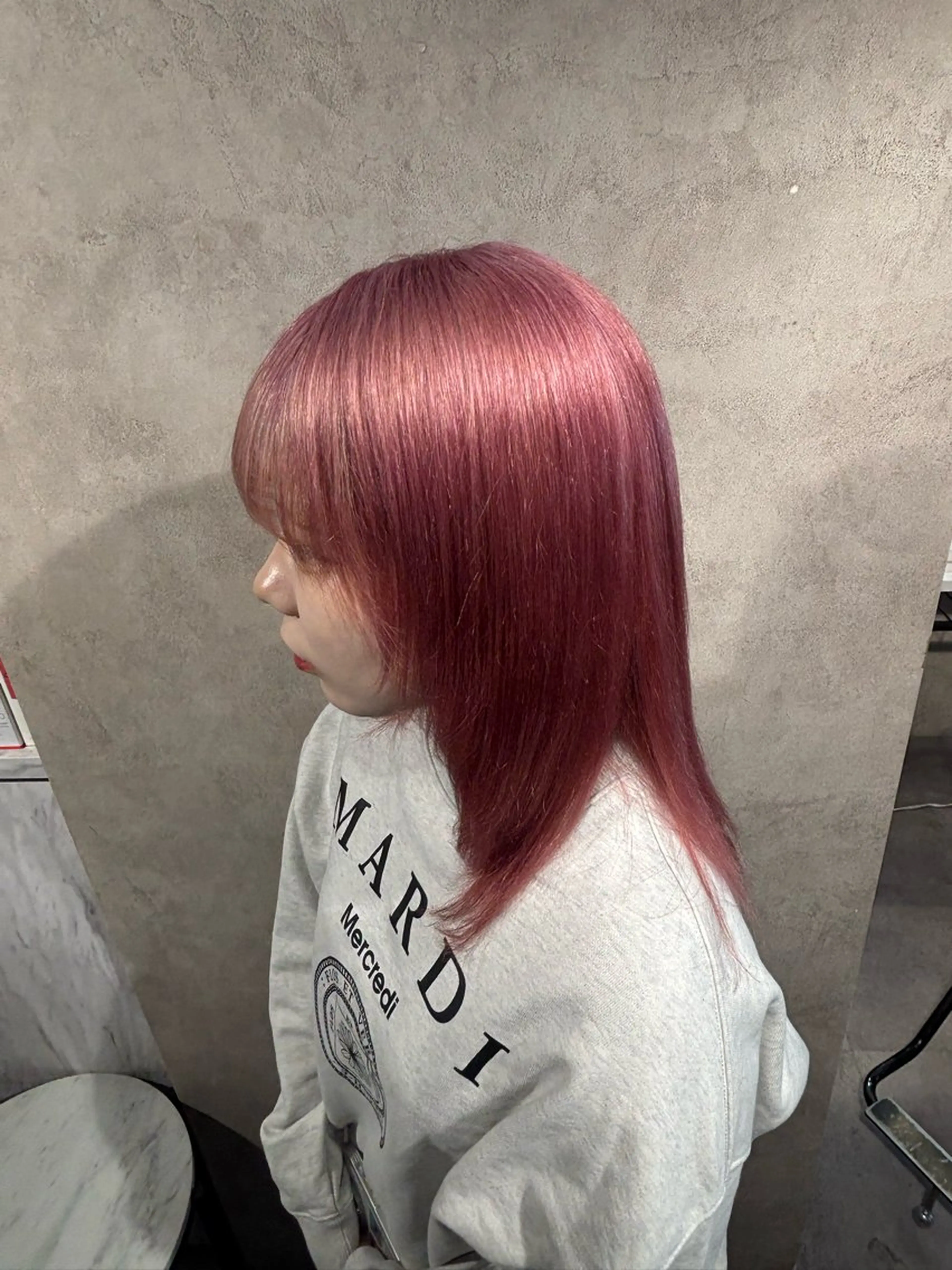 カラー ハイトーン YONIのヘアスタイル