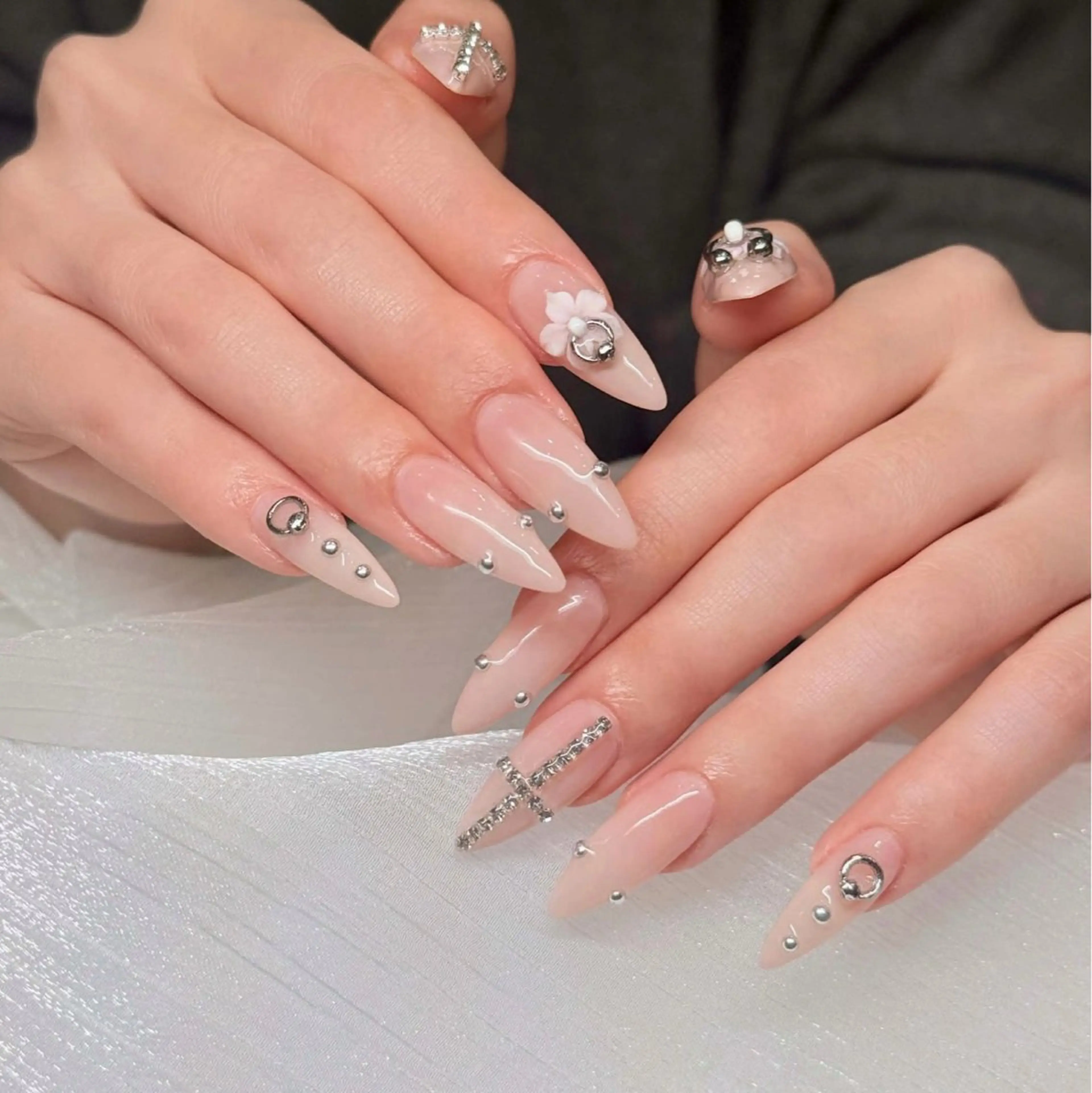 ネイル オーロラネイル ブルー チークネイル フットネイル フレンチネイル ハンドネイル Ema エマのネイルデザイン