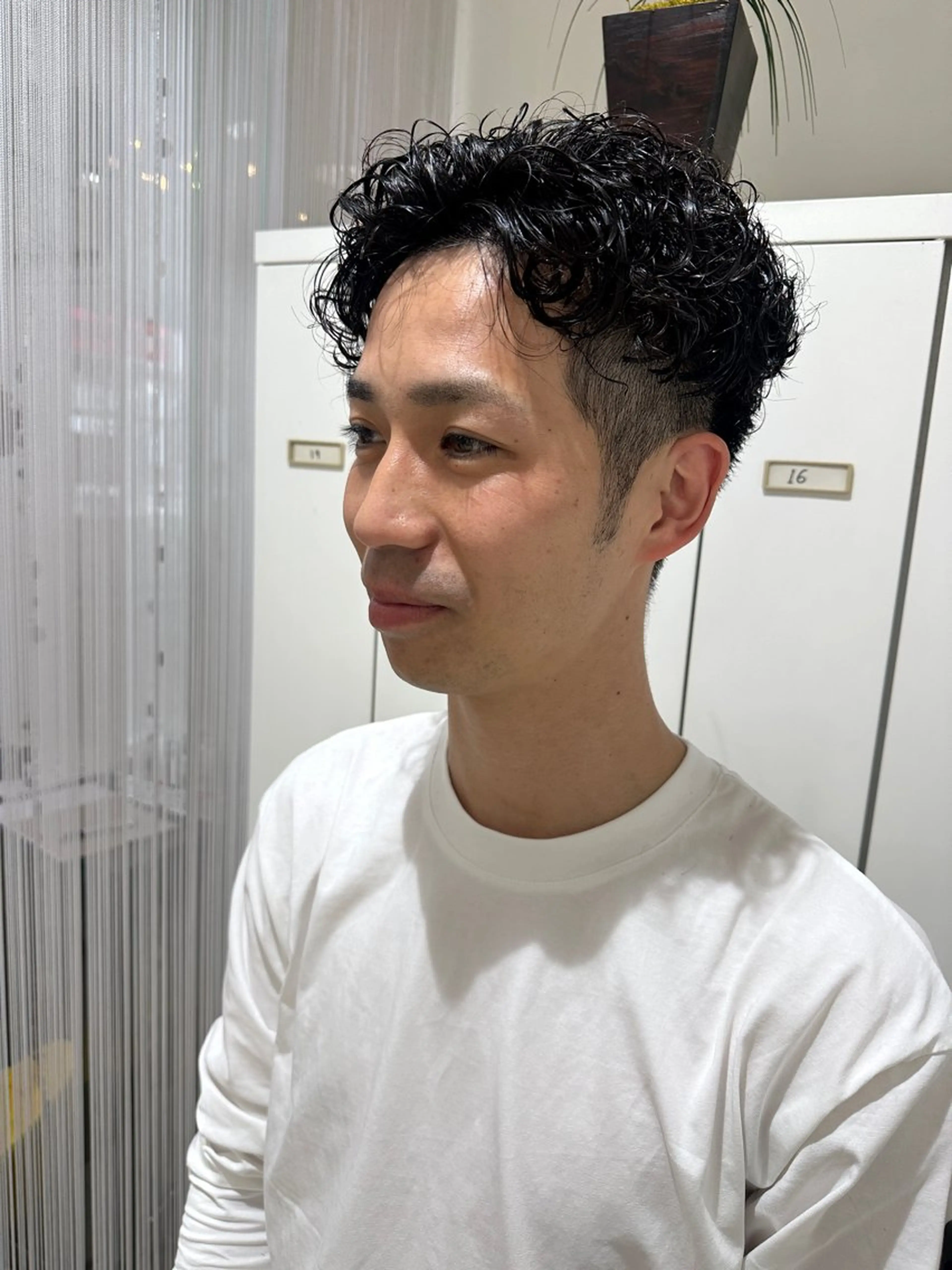 メンズ メンズパーマ レイヤー 艶々カラーのヘアスタイル